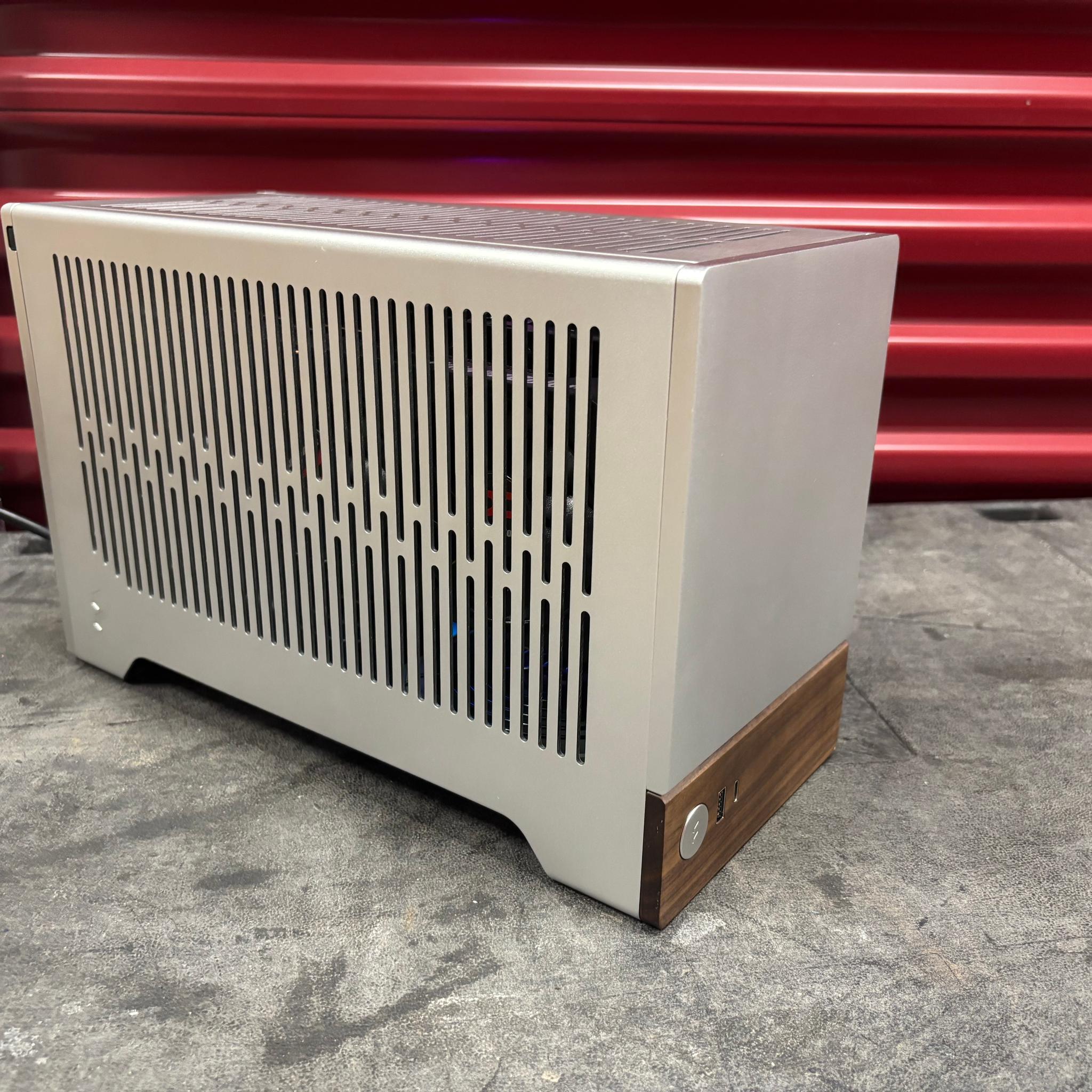 Silver Terra gaming ITX - 7600x3d 9070xt 32gb ddr5 2tb ssd