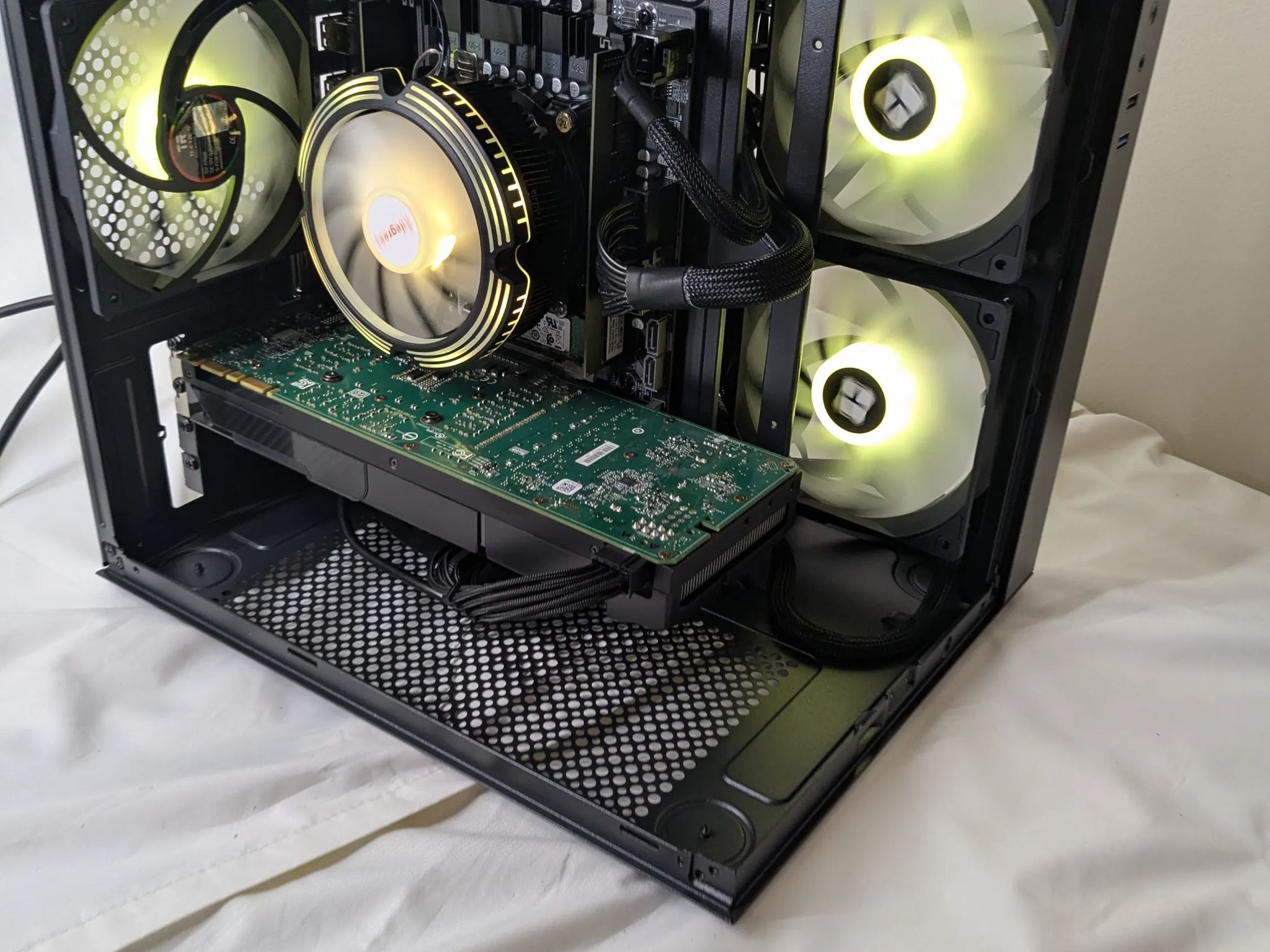 GTX 1080 | 14 cores 28 threads | 32 GB RAM