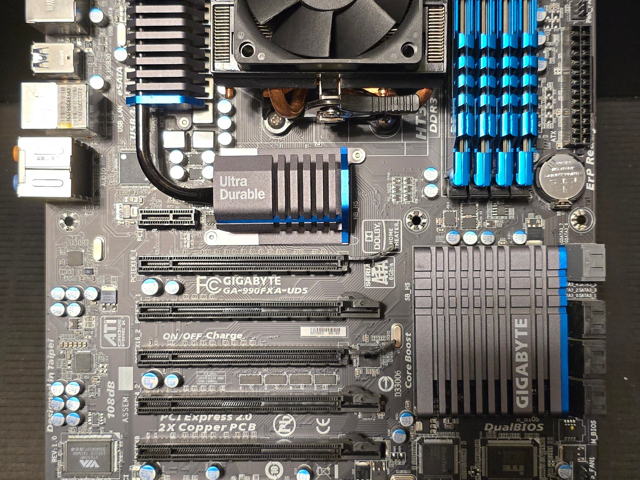 Gigabyte GA-990FXA-UD5 Bundle