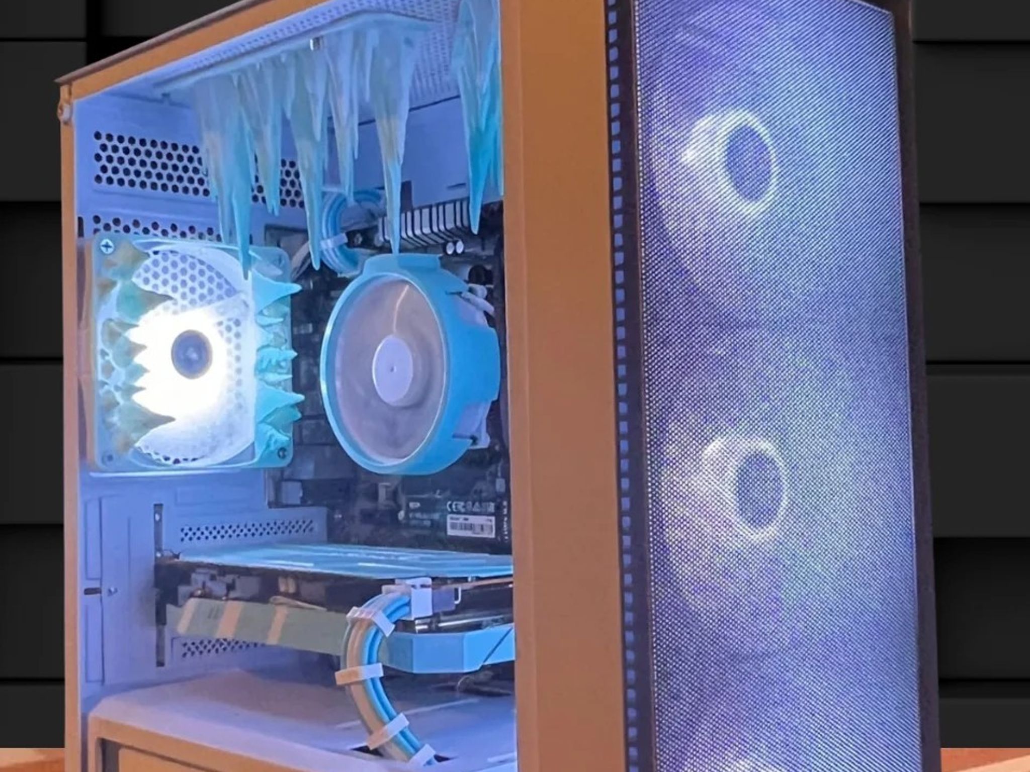 Blue ice 1080p esports  2400g with a 5500xt 16g of ram