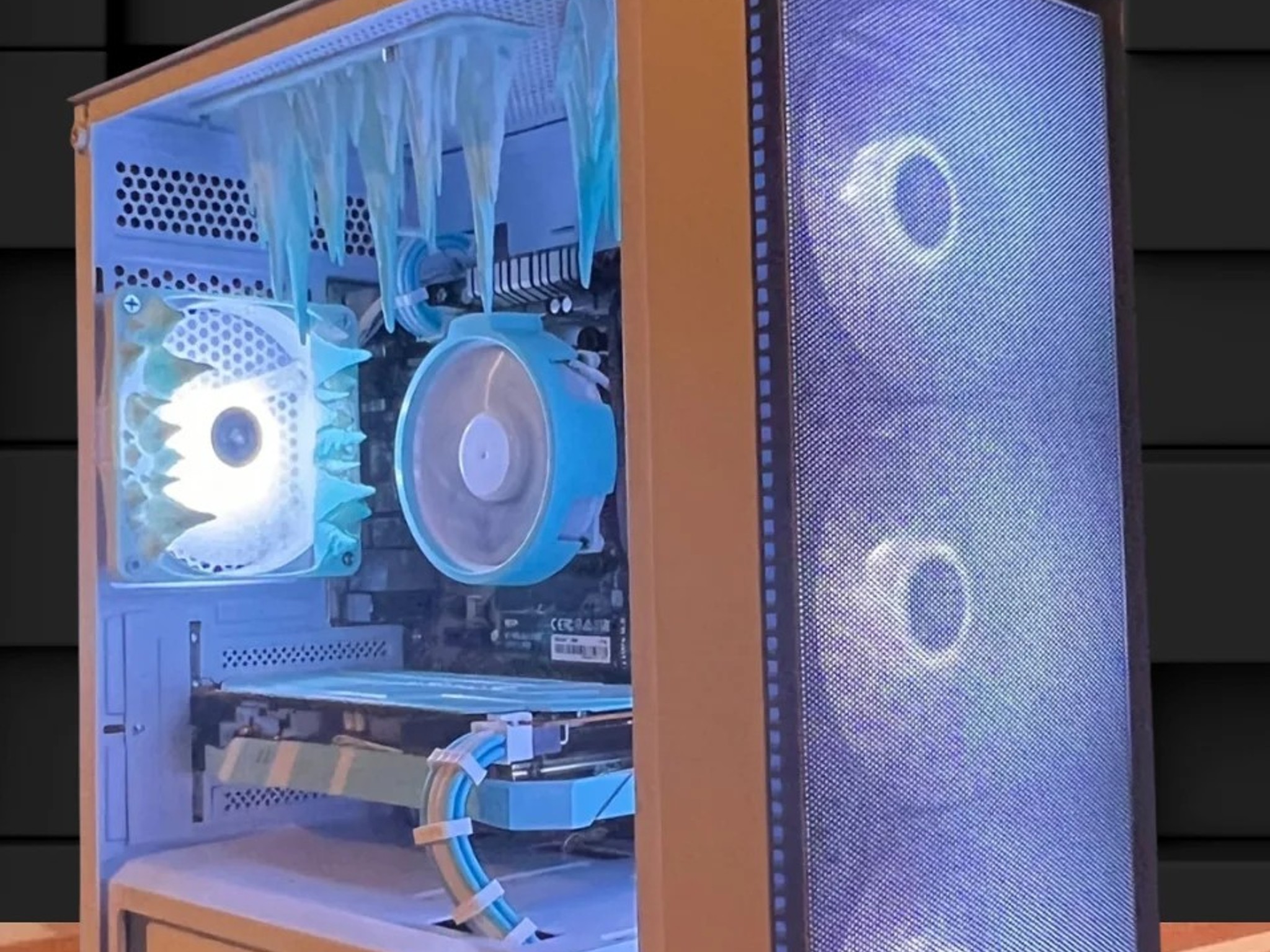 Blue ice 1080p esports  2400g with a 5500xt 16g of ram