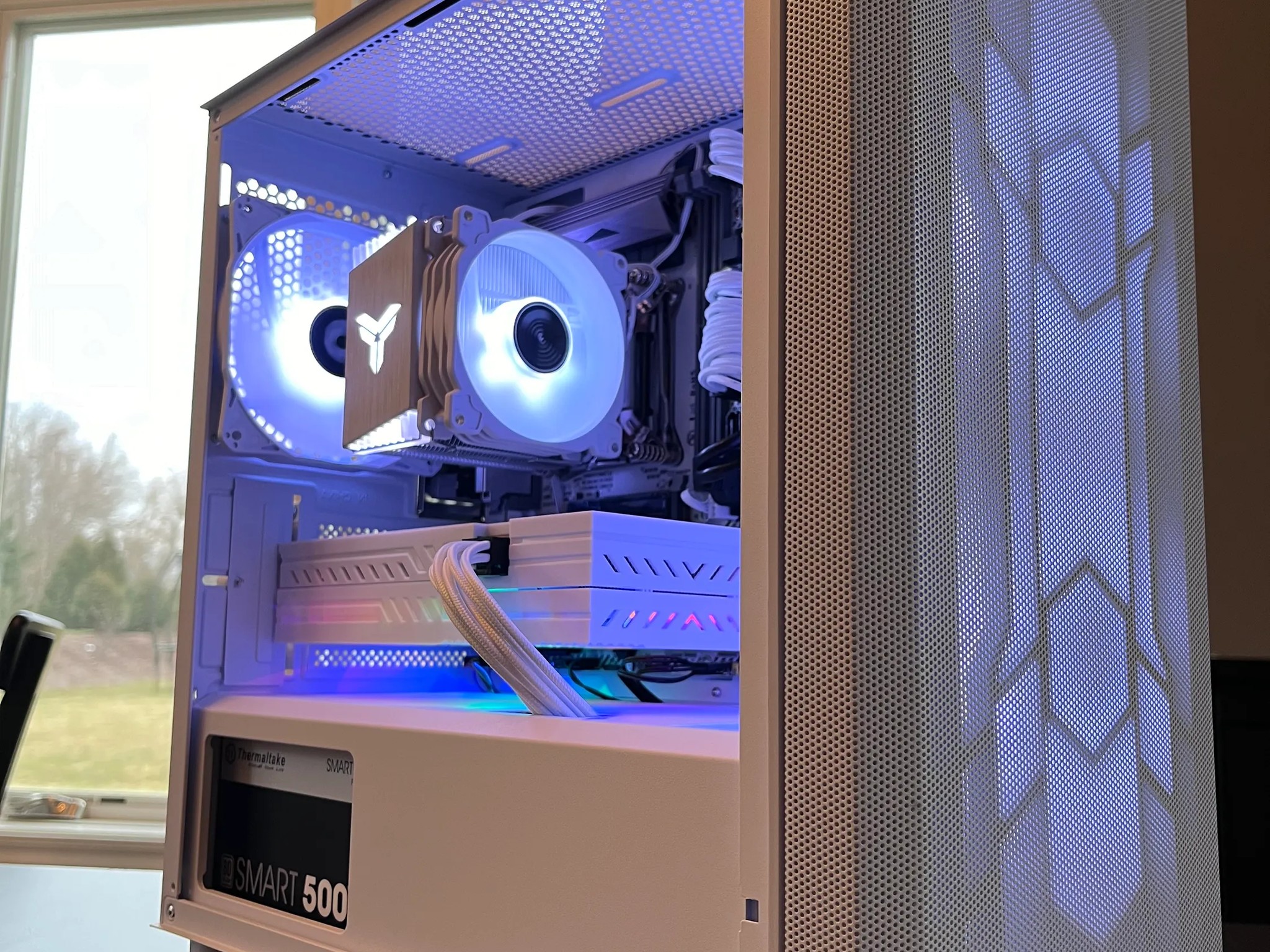 ALL WHITE GAMING PC | RX 580 | I7 5930K EQUIVALENT | 16GB DDR4 | 500GB NVME