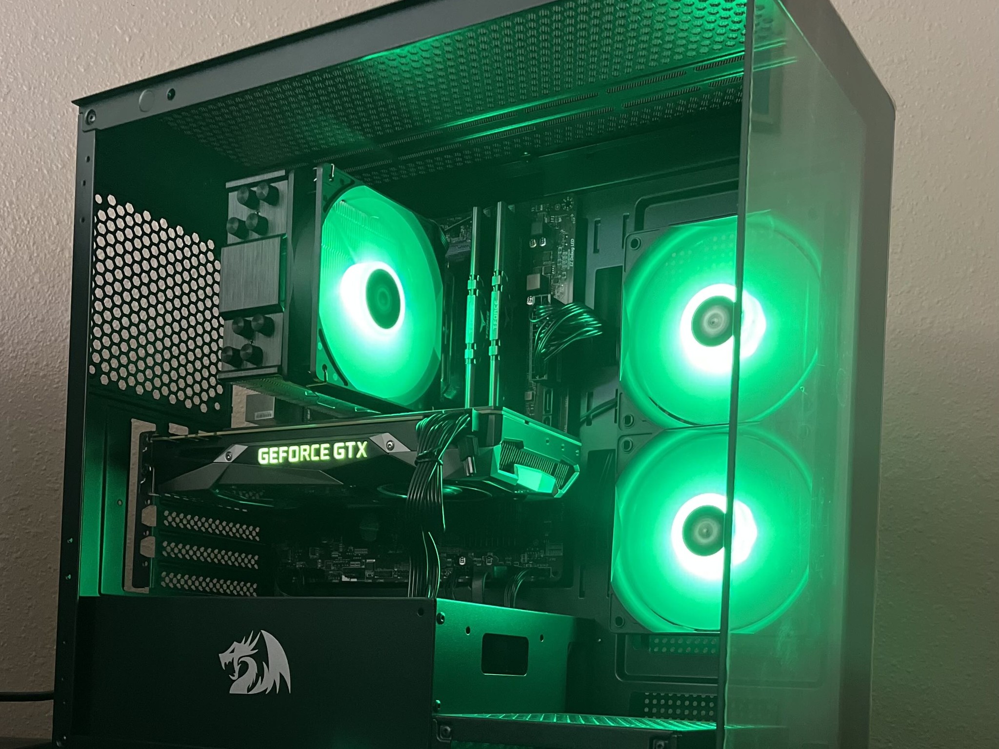 Ryzen 7 2700X| GTX 1080TI 11GB| 16GB RAM|500GB m.2|