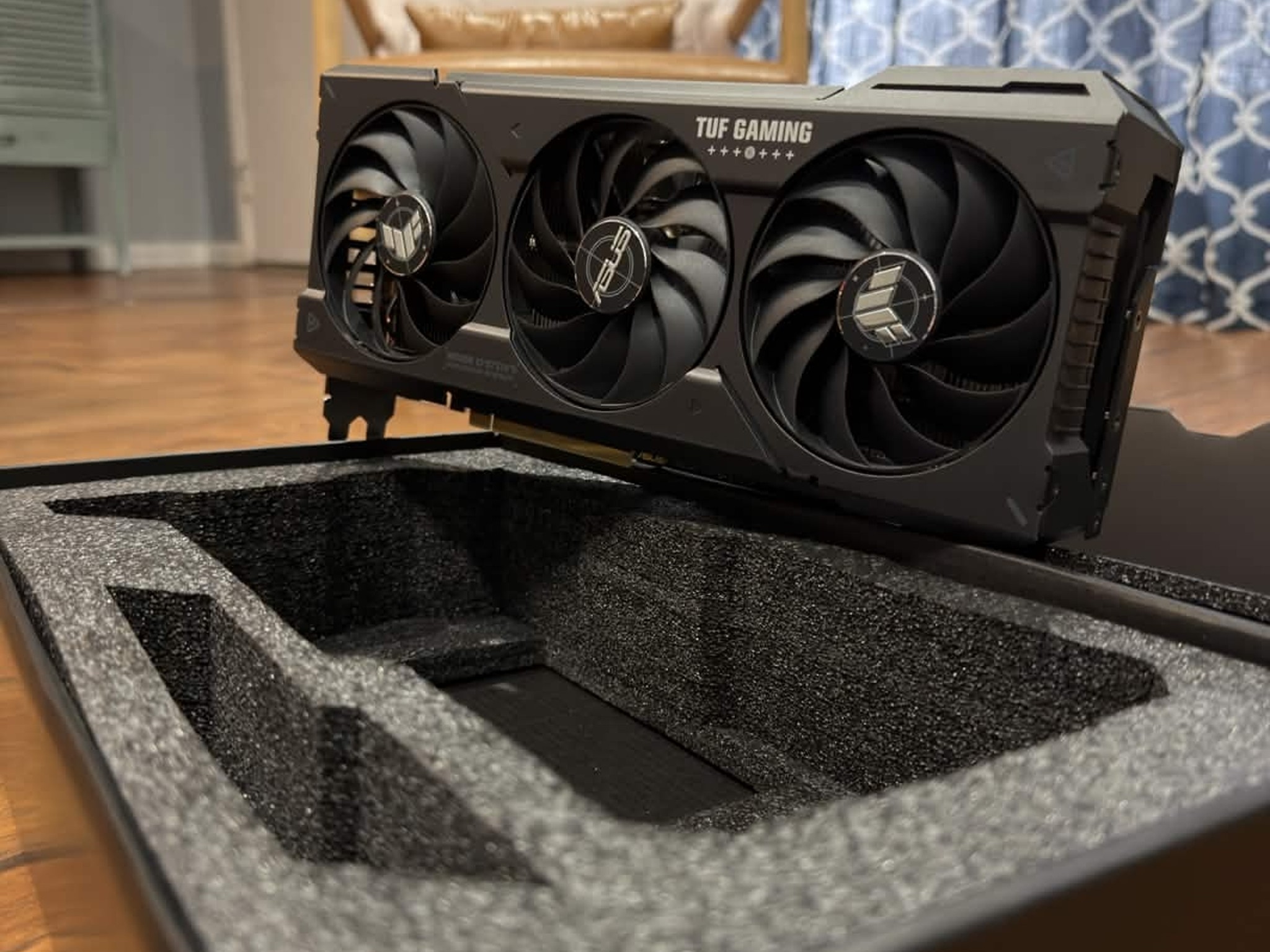 Asus TUF GAMING OC GeForce RTX 4070 SUPER