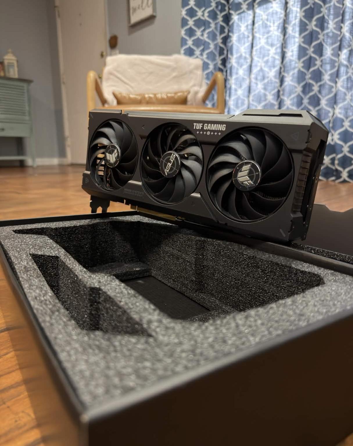 Asus TUF GAMING OC GeForce RTX 4070 SUPER