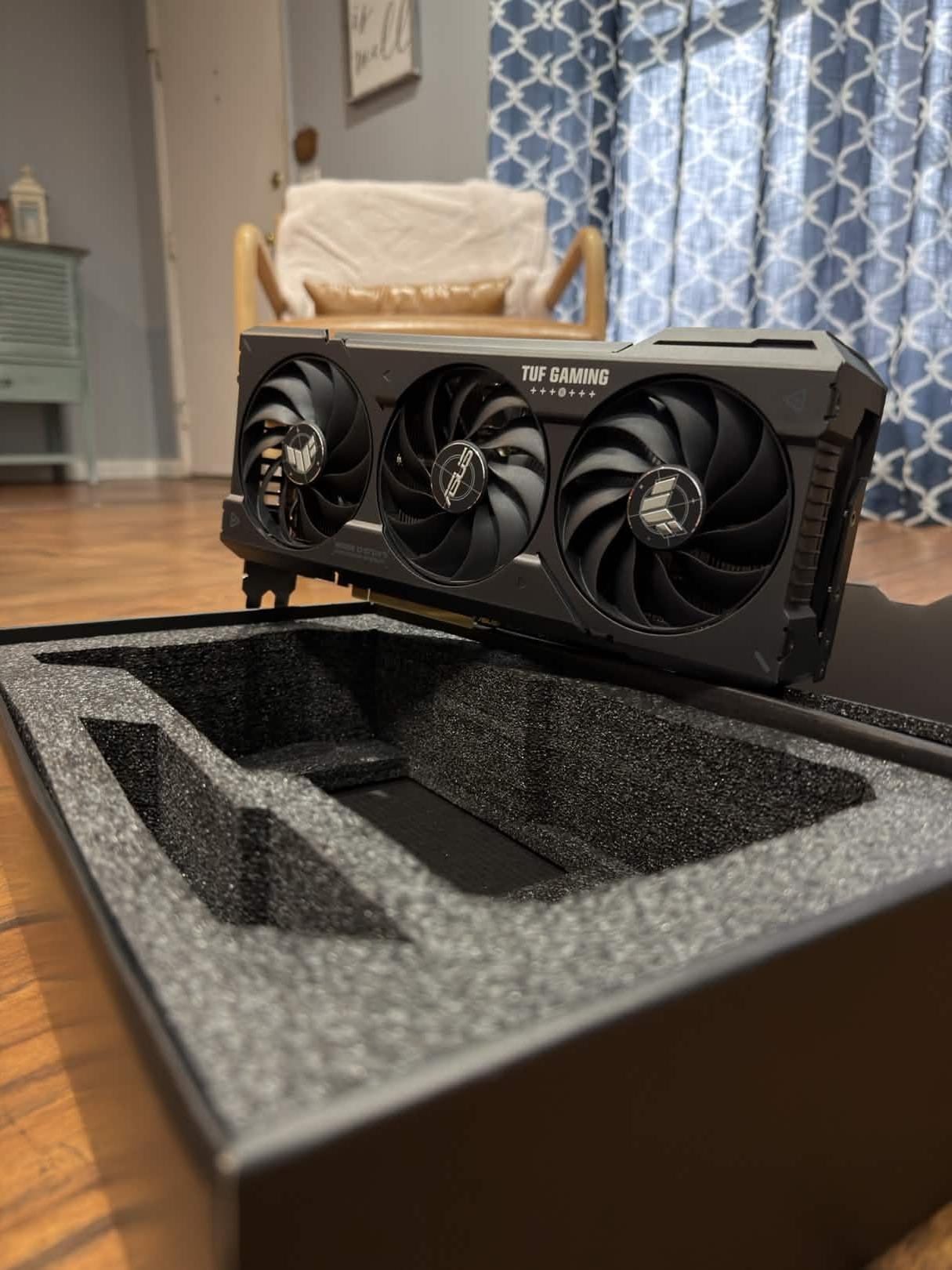 Asus TUF GAMING OC GeForce RTX 4070 SUPER