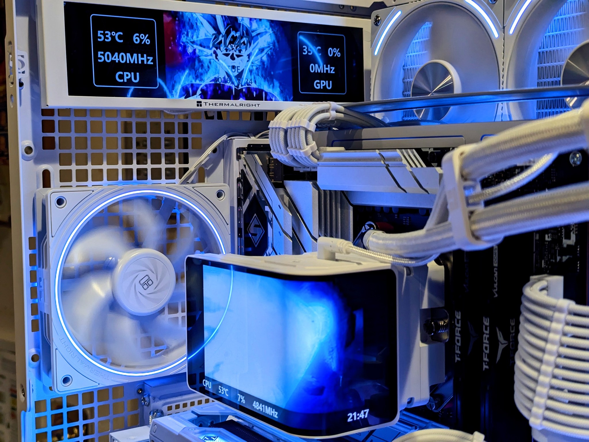 🤍⚡ White RGB 1440p Gaming Beast – 7800X3D • RX 9070 XT • Dual LCD