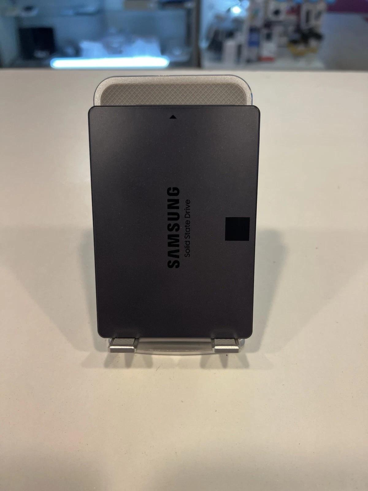 Samsung 870 QVO Series 2TB 2.5'' SATA V-NAND Internal SSD MZ-77Q2T0