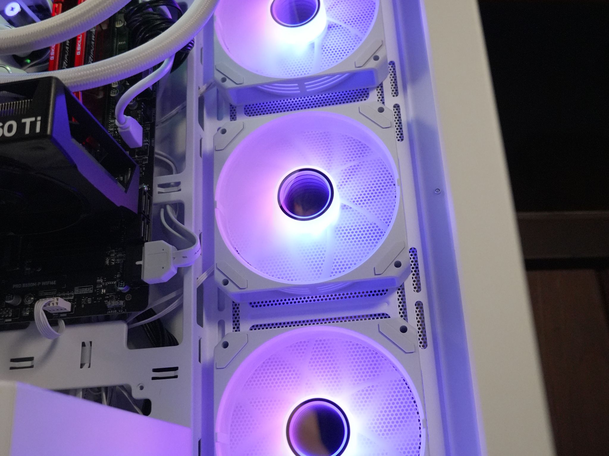 Escapism | RTX 5060TI 8G | RYZEN 7 5800X | 16GB DDR4 | 500GB SSD | WINDOWS 11 PRO | WIFI & BT |