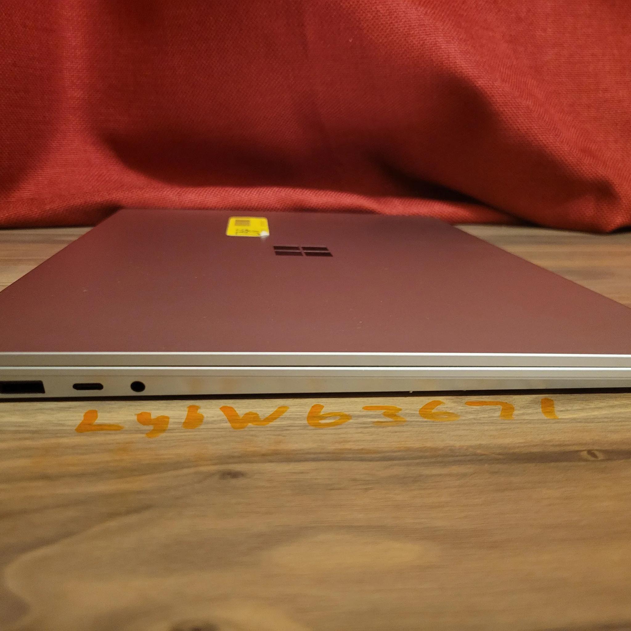 Microsoft Surface Laptop 4 - Ryzen 7 - 256gb - 15" touch screen