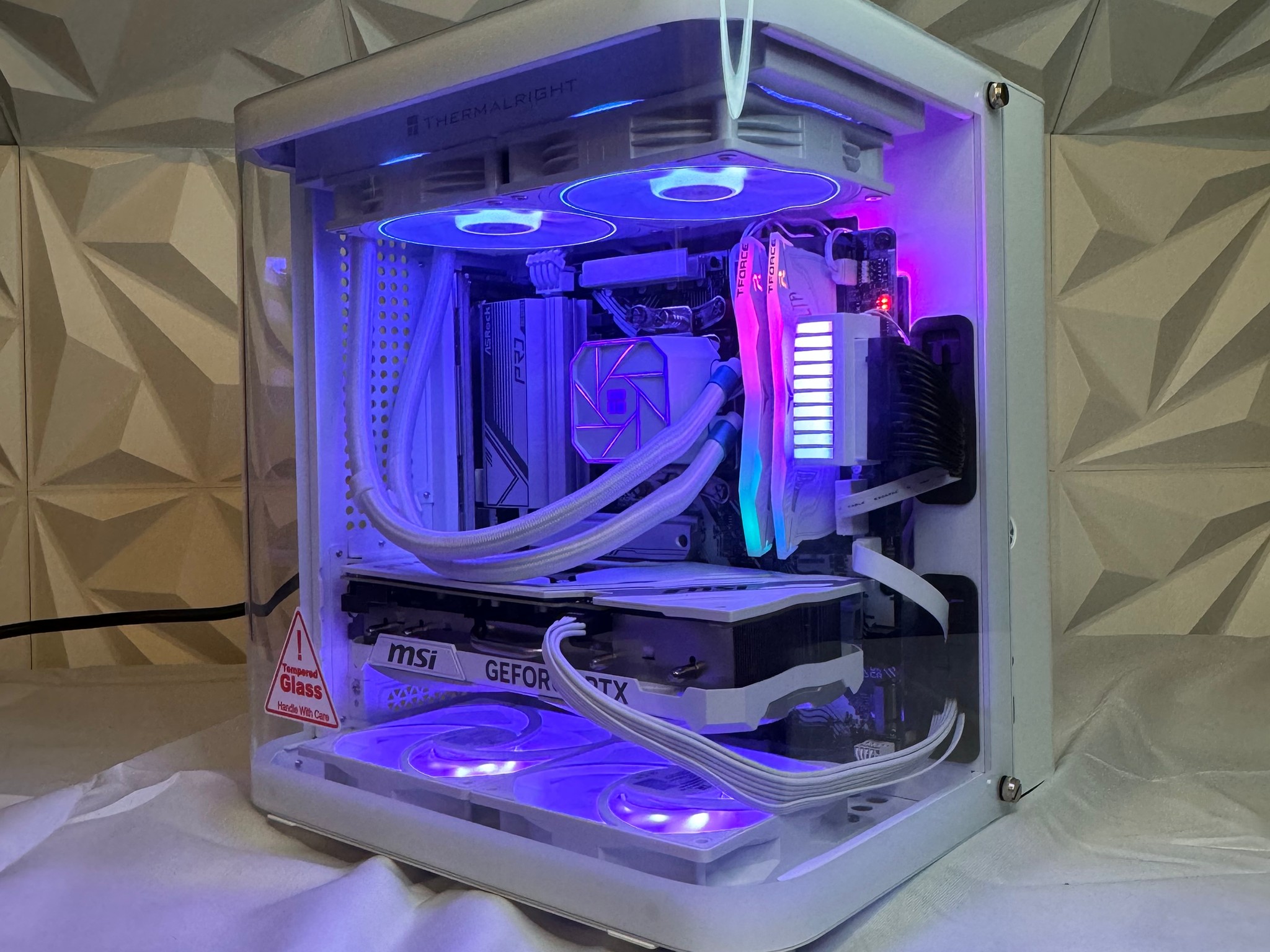"Ice Cube" RYZEN 7 7700x, 4070 ti super, 32gb ram, WI-FI, 1TB nvme, gaming pc Free 4tb Drive READ