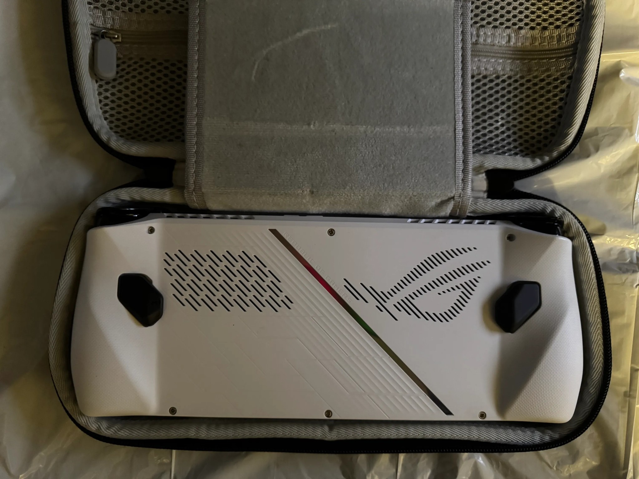 ASUS ROG Ally, Ryzen Z1 Extreme, 32GB RAM, 1 TB Storage, 100% Battery Health