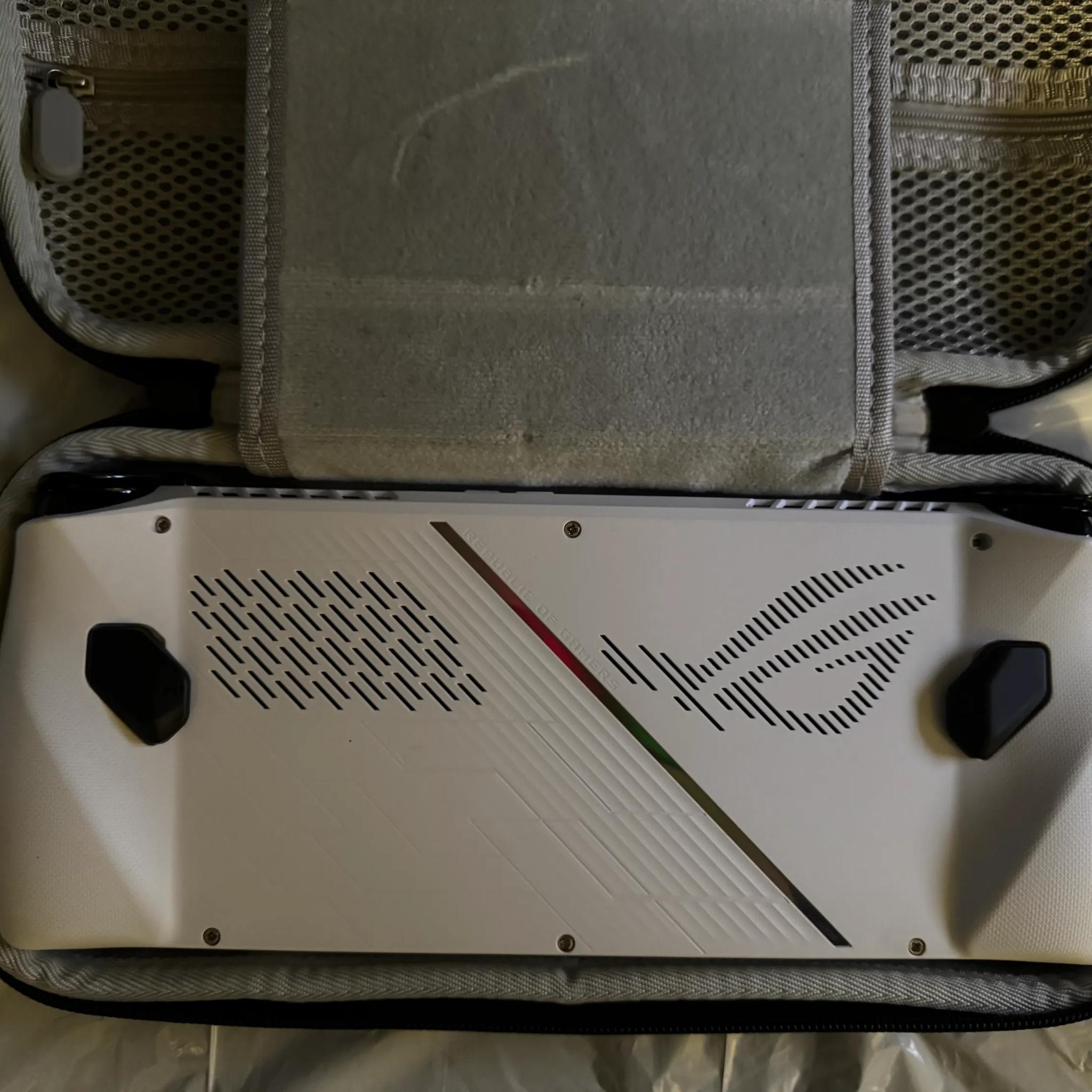 ASUS ROG Ally, Ryzen Z1 Extreme, 32GB RAM, 1 TB Storage, 100% Battery Health