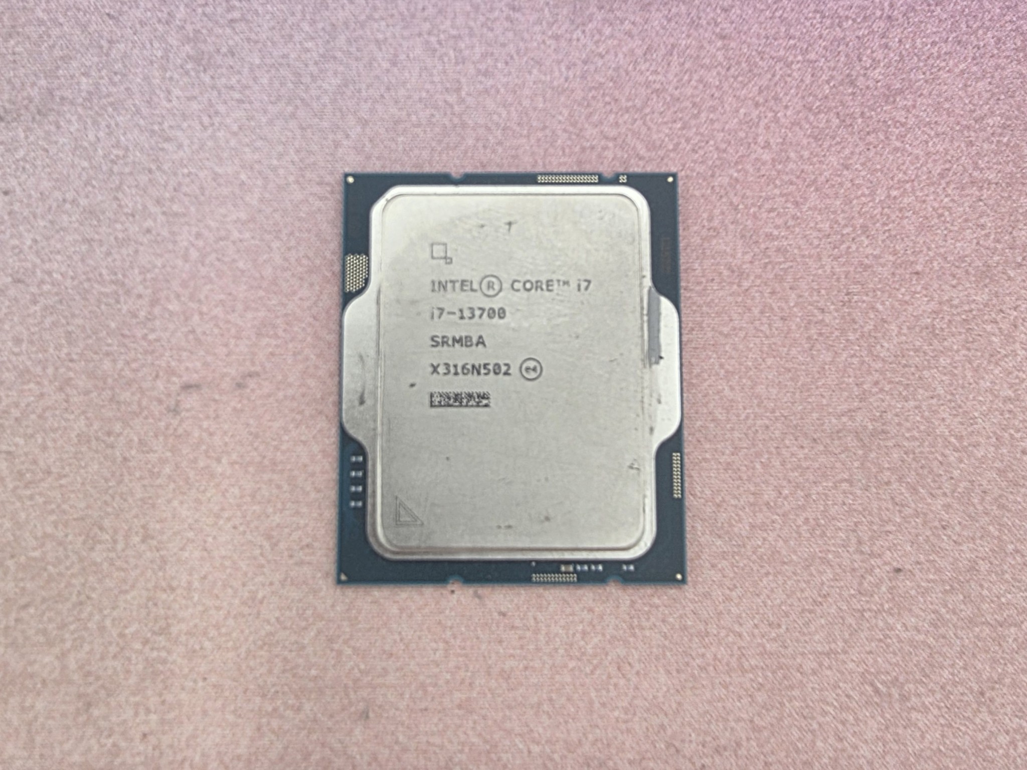 Intel Core i7-13700