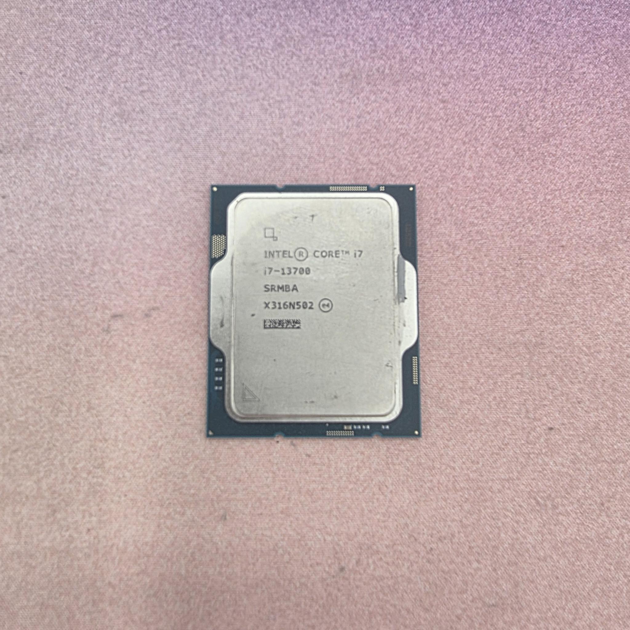 Intel Core i7-13700
