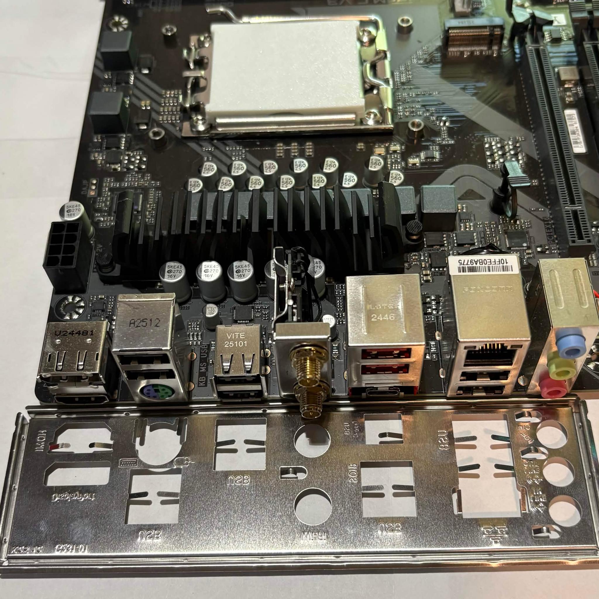 Gigabyte B650M D3HP AX AM5 Micro-ATX Motherboard | DDR5 | WiFi 6E | Ryzen 7000/8000/9000