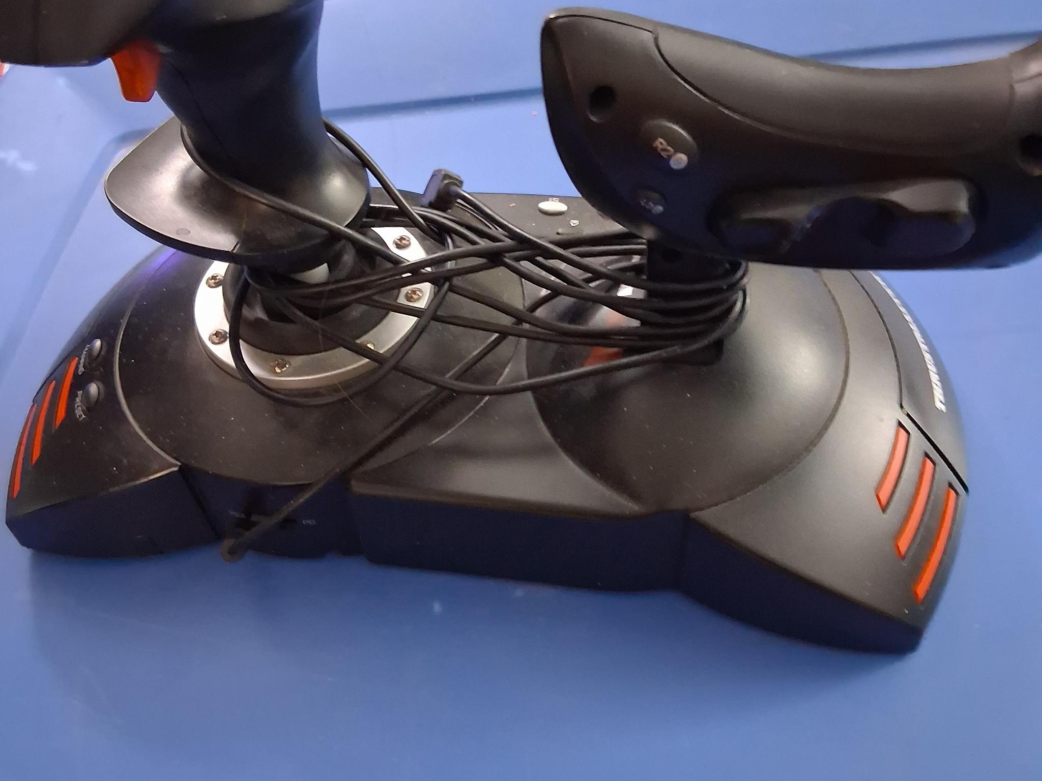 Thrustmaster T-Flight Hotas X — one-piece flight control system with twisty stick and throttle!