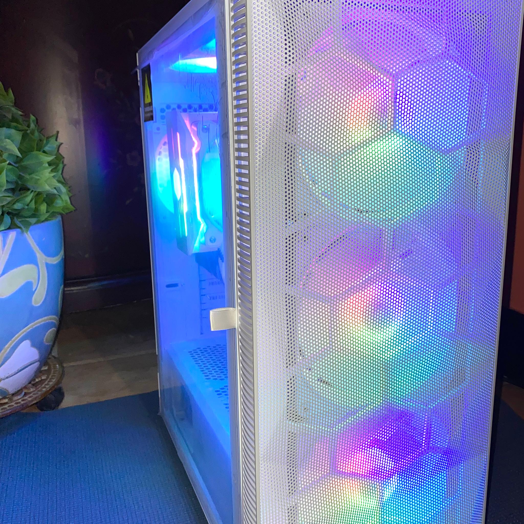 (White) Gaming PC| Ryzen 5 5600|RTX 3070 8GB| 32GB DDR4 3200MHz CL16|1TB M.2 NVMe SSD|Windows 11 Pro