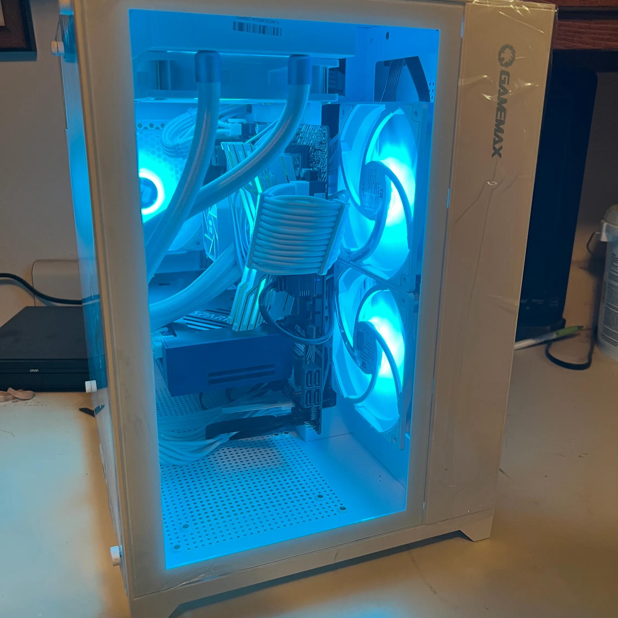 GLACIOUS(i5 10400f, Oloy Warhawk DDR4 16GB, Arc A580, Apevia Galaxy 650w 80+Gold, Thermalright AIO)