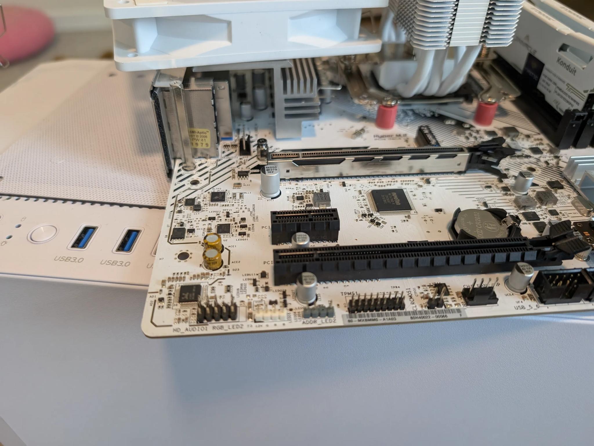 ASRock B550 Pro4 SE with Ryzen 5 5600g, 32gb DDR4 3200 ram, thermalright RGB cooler and 1tb GEN3 SSD