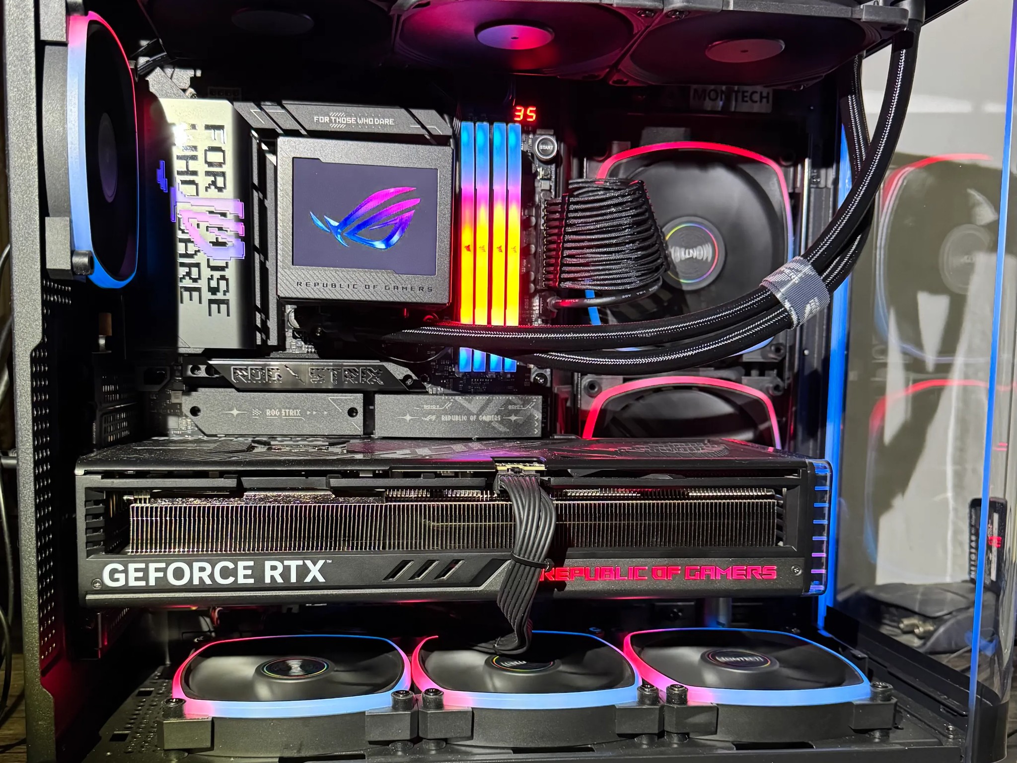 ROG OF FURY-4090 ASUS ROG STRIX + RYZEN 7 9800x3D + 64GB