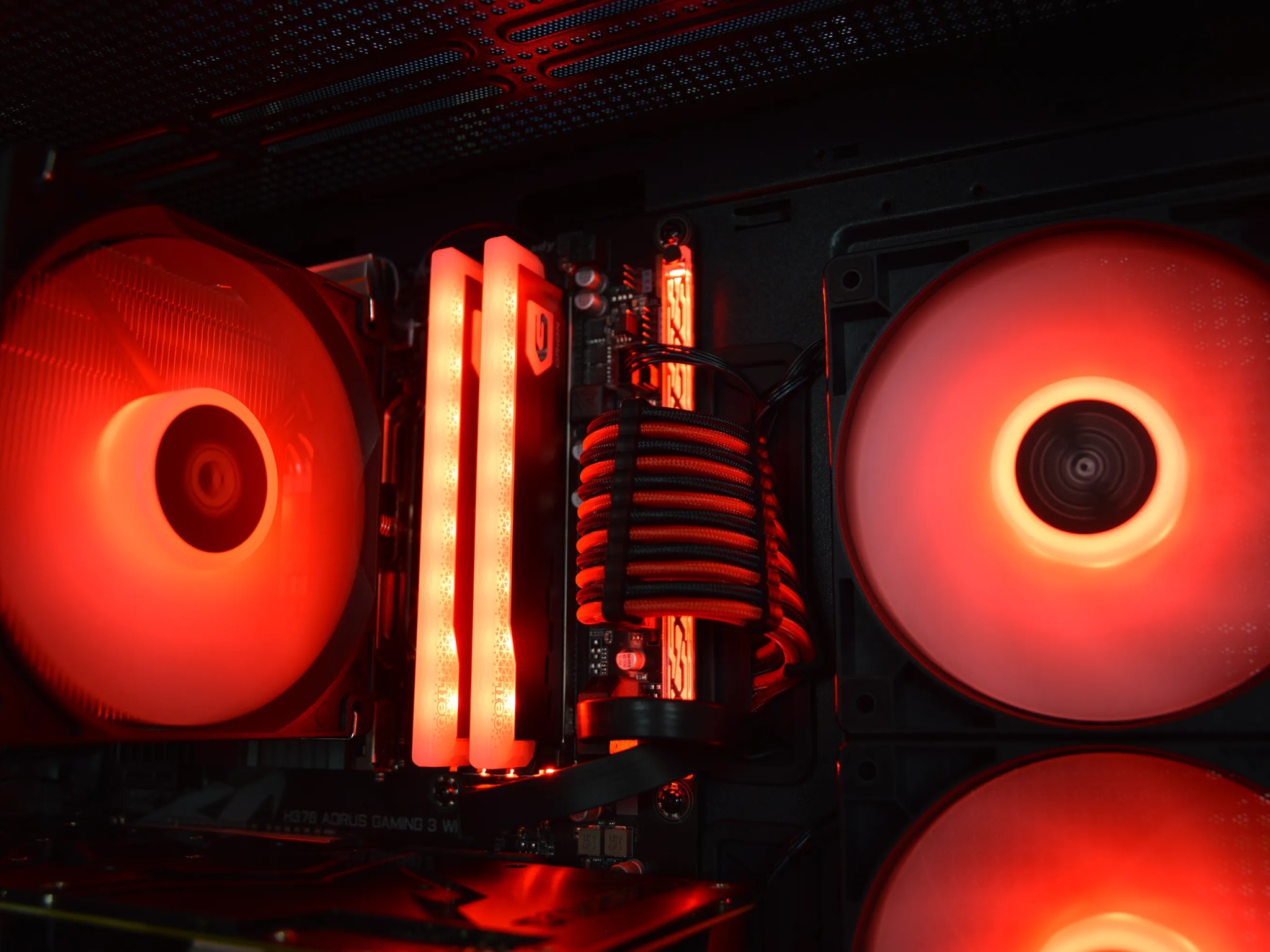 🔴🐺| GTX 1070Ti 8GB | INTEL i7 8700k | 16GB DDR4 RAM | 1TB NVME SSD | Crimson Cerberus |