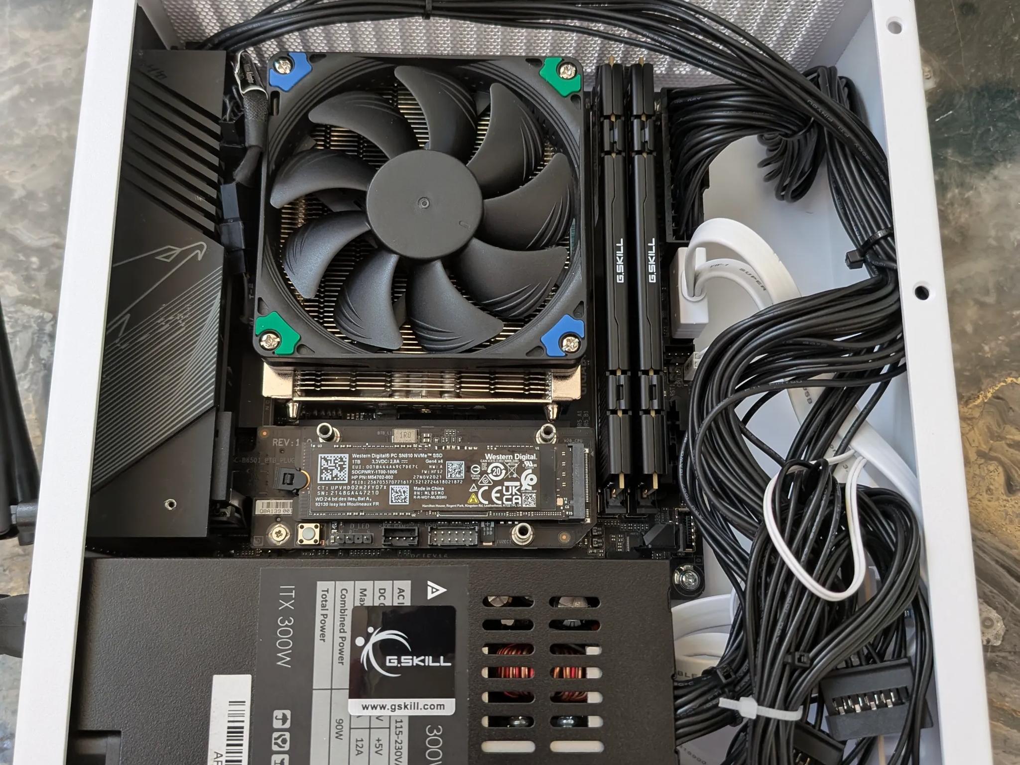 Living Room Gaming PC - Ryzen 5 8600G, 32 GB DDR5, 1 TB SSD