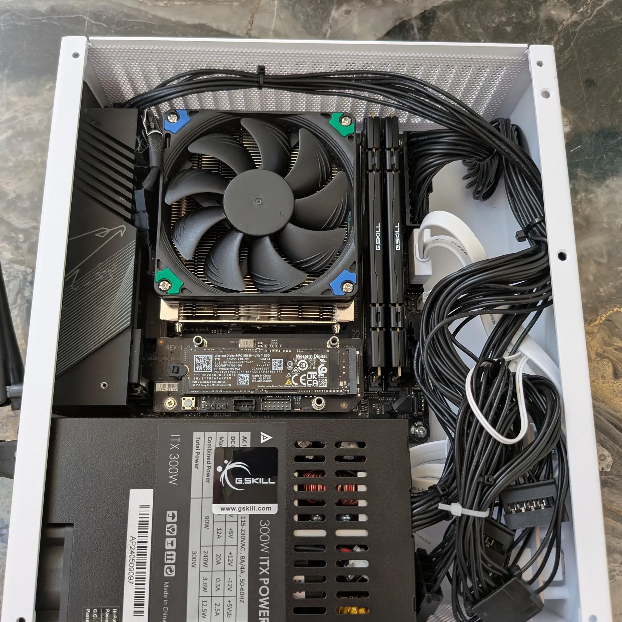 Living Room Gaming PC - Ryzen 5 8600G, 32 GB DDR5, 1 TB SSD