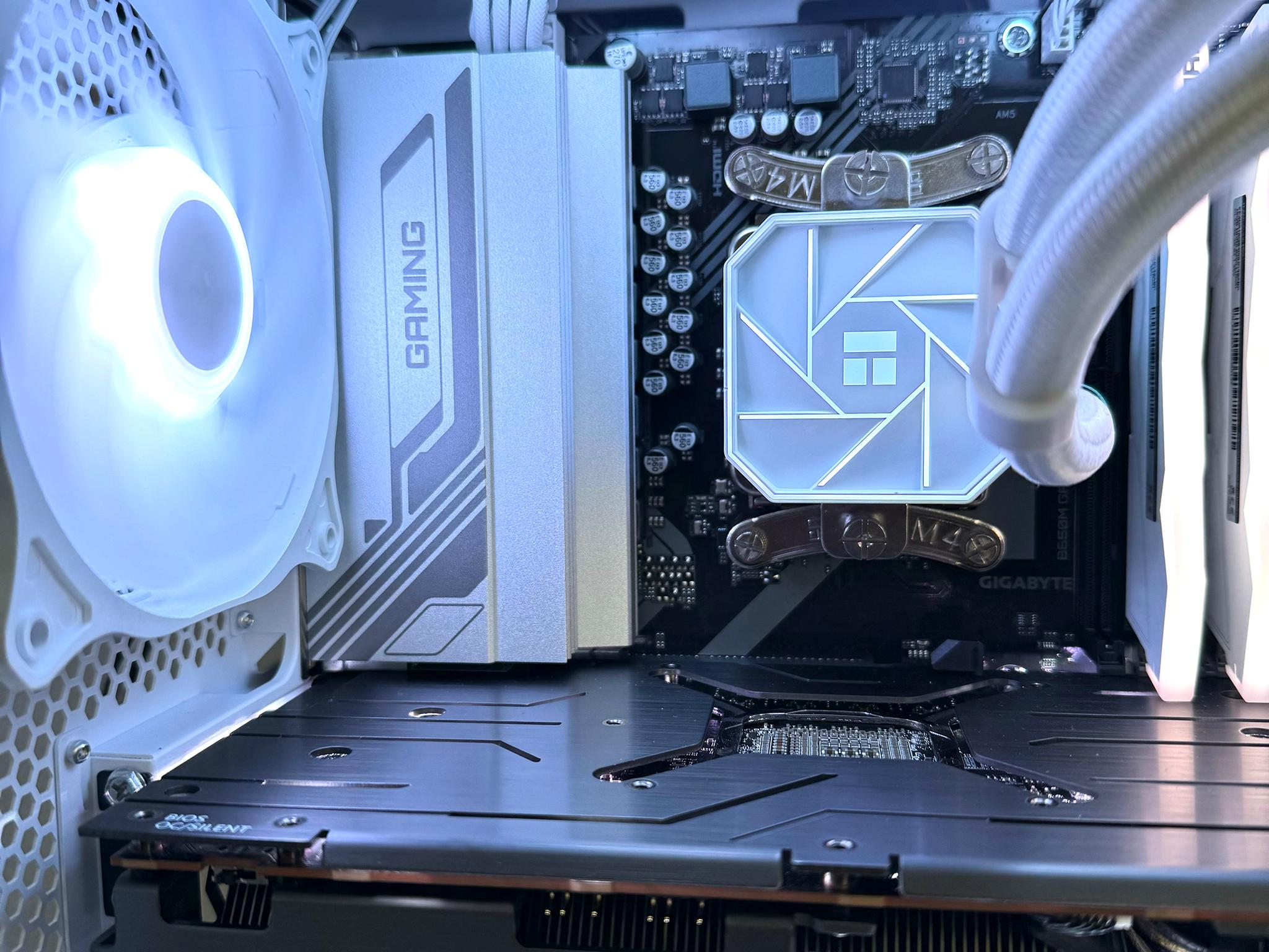 ⬜️⚫️Ultimate 4K/1440p Gaming workstation◻️Rx 7900 XTX◻️Ryzen 7 8700F ◻️W11 pro◻️32gb Ram◽️1Tb ⚫️⬜️