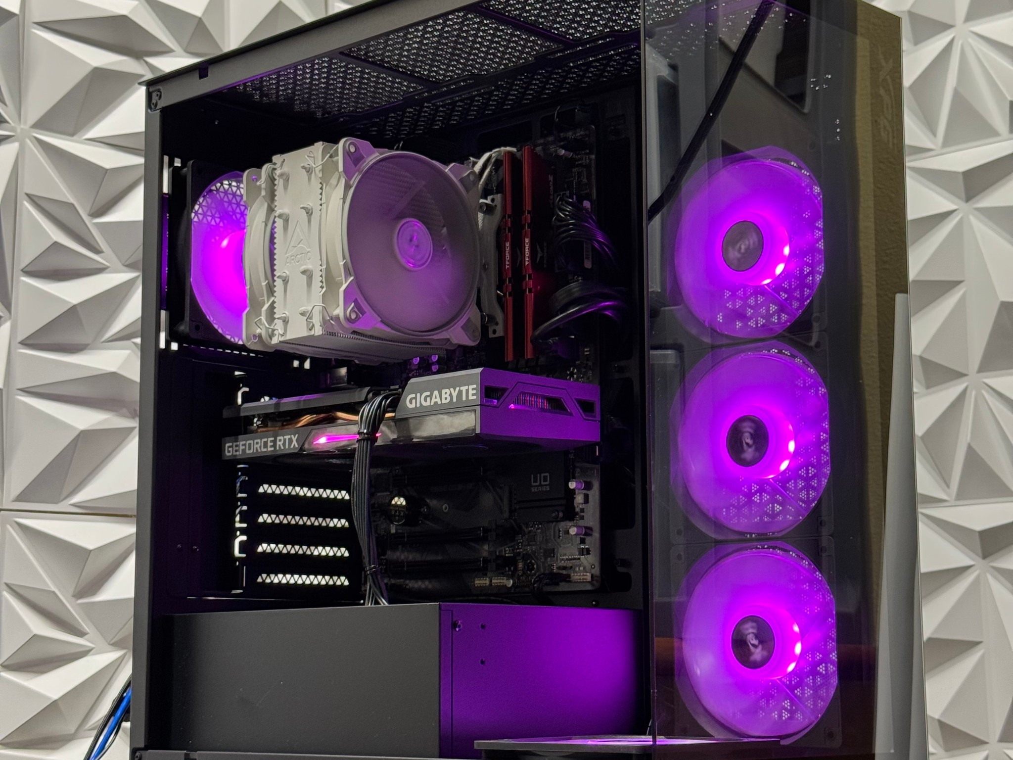 i7-11700F / RTX 3060 Ti / 32GB Ram / 256GB SSD + 2TB HDD / 600w power supply