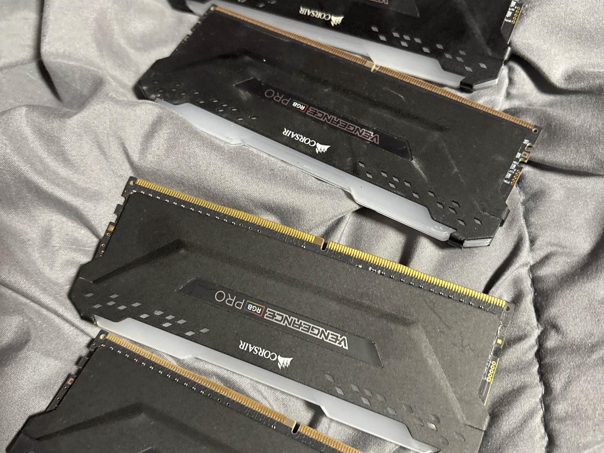 4x Corsair/2x T-Force DDR4 RAM