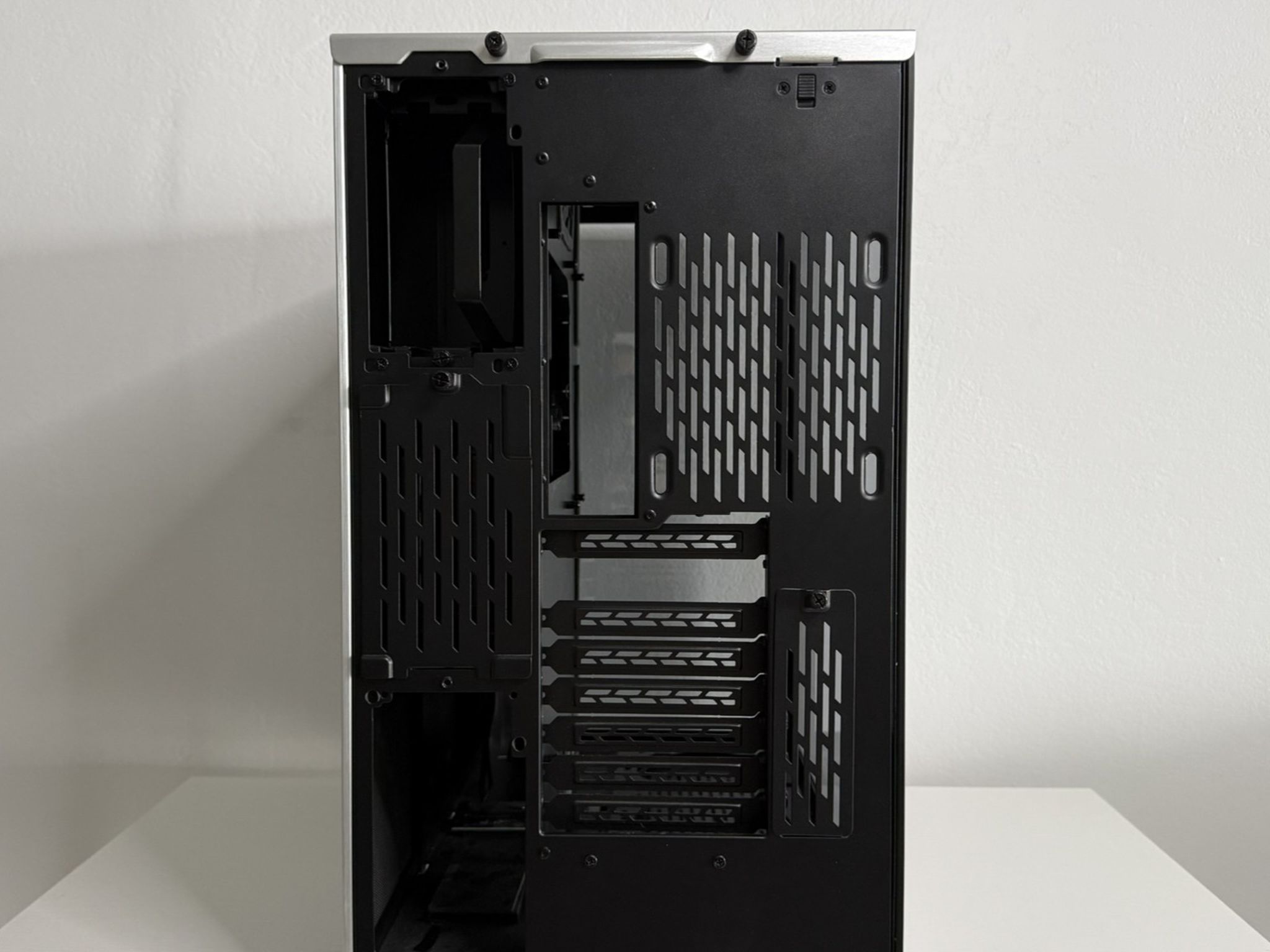 Lian Li O11D XL Tempered Glass ATX Tower Case - Silver