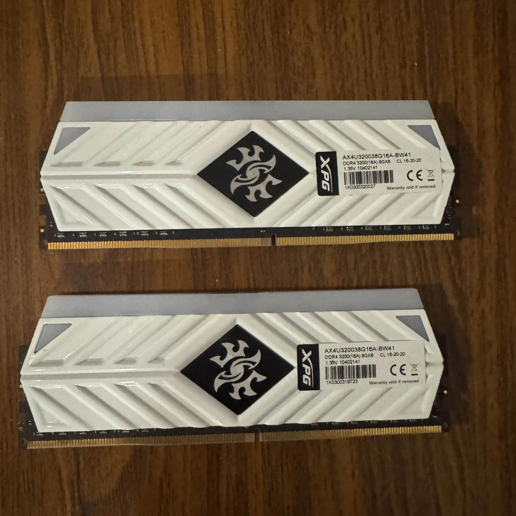 ADATA XPG SPECTRIX D41 16 GB (2 x 8 GB) DDR4-3200 CL16 Memory