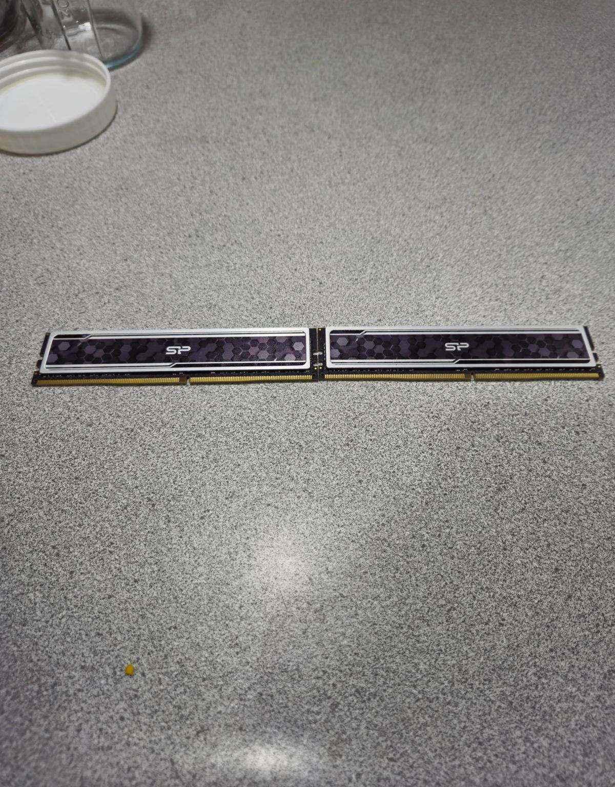 *NOT WORKING!!* 2x8GB DDR4 3600mhz silicon power ram