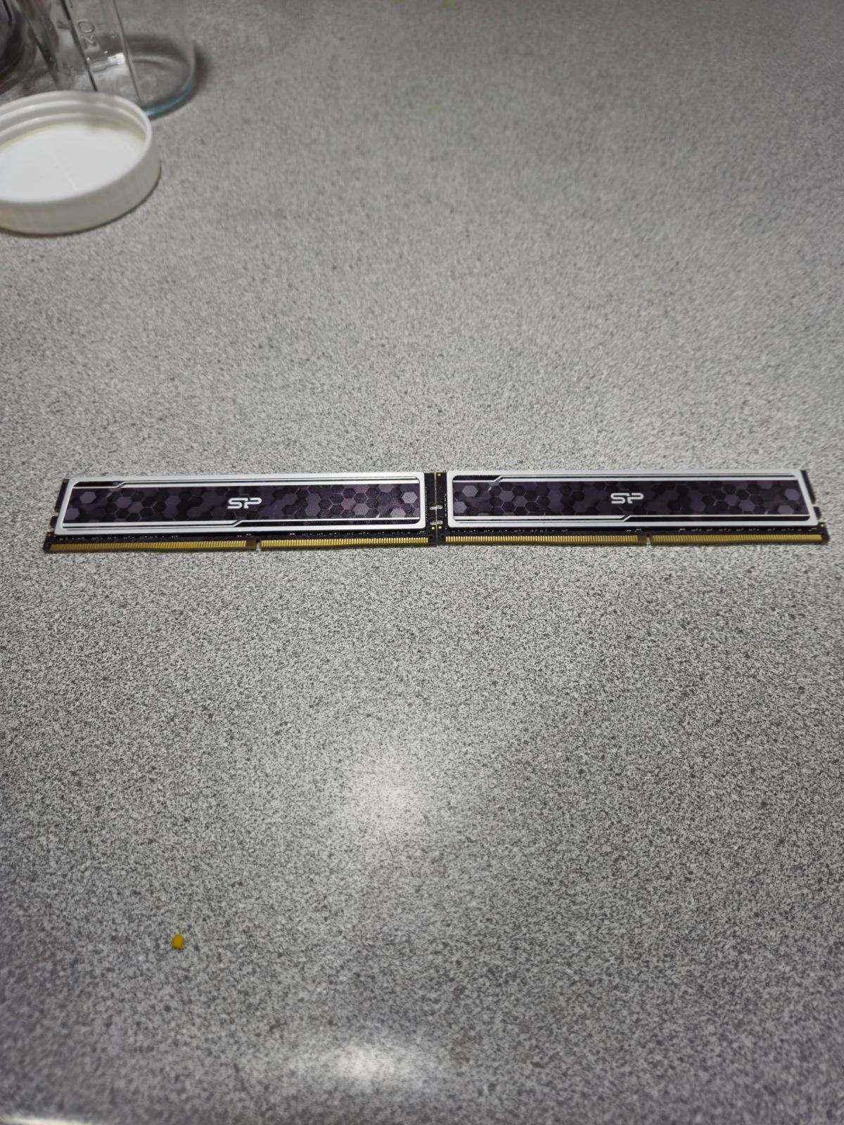 *NOT WORKING!!* 2x8GB DDR4 3600mhz silicon power ram