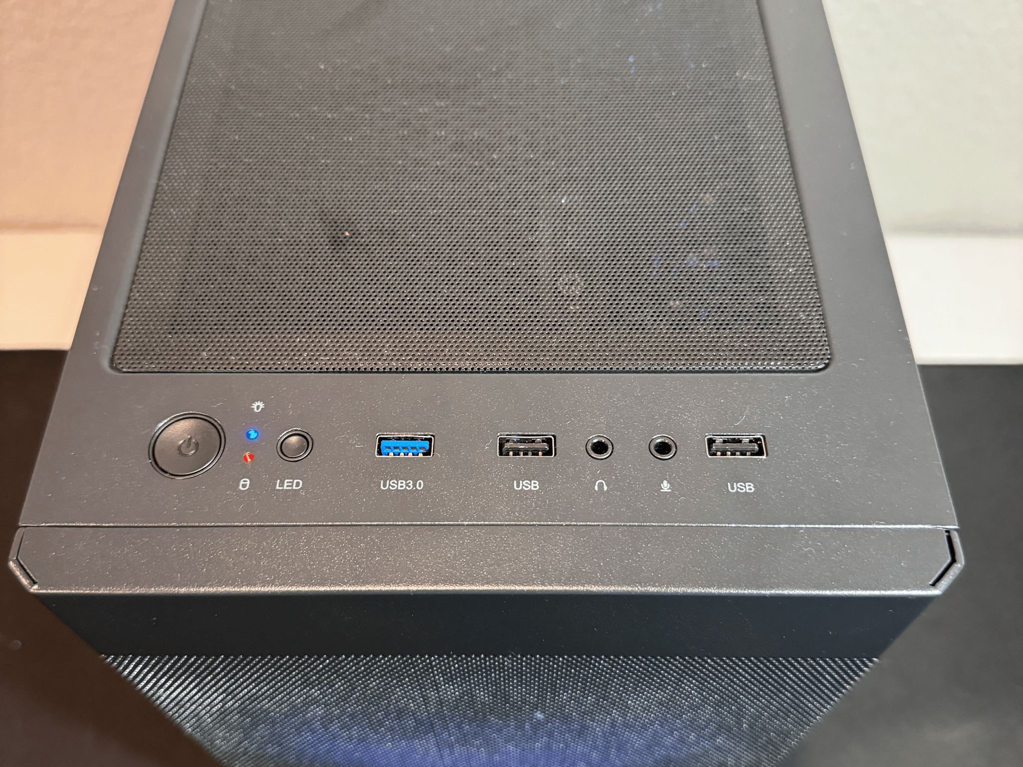 Ryzen 7600x + RX 7700XT Build