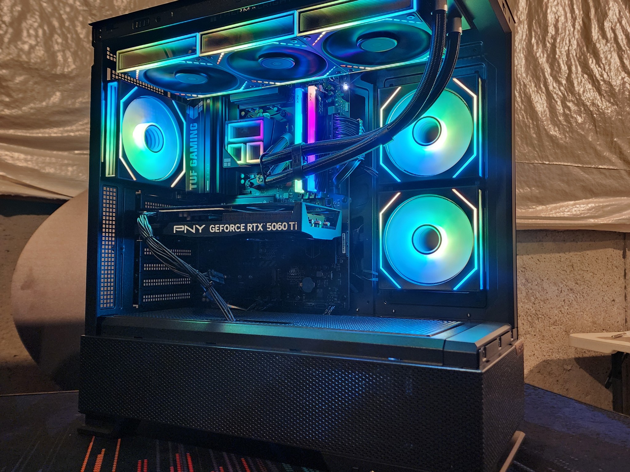 RTX 5060 Ti / Ryzen 9 9900X / 32GB DDR5 RAM / 1TB NVMe SSD