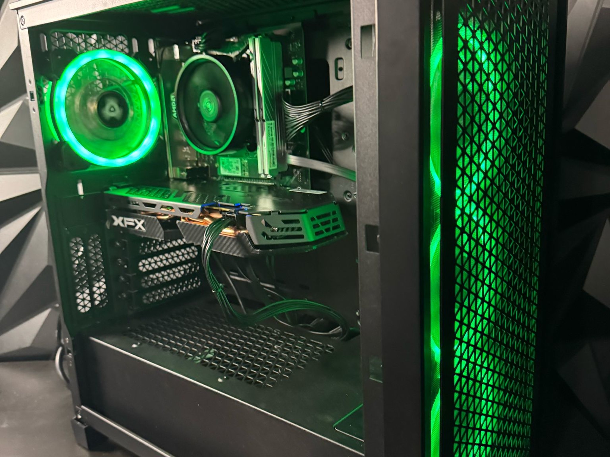 💰 Budget Baddie 580 💀🔥 Ryzen 2600| RX 580| 16 GB DDR4 |1.75 TB Storage