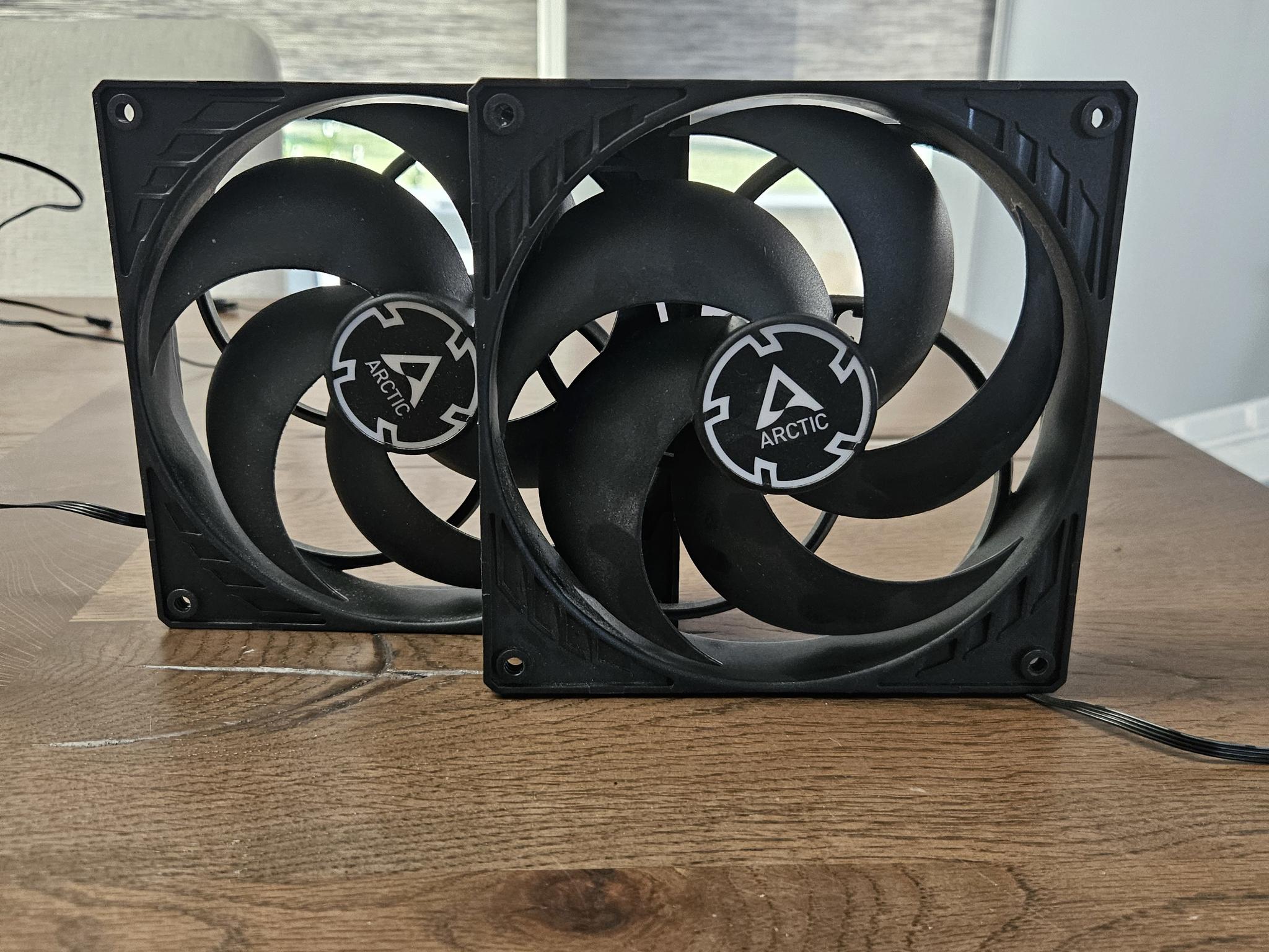 2x Atctic 140mm black fans