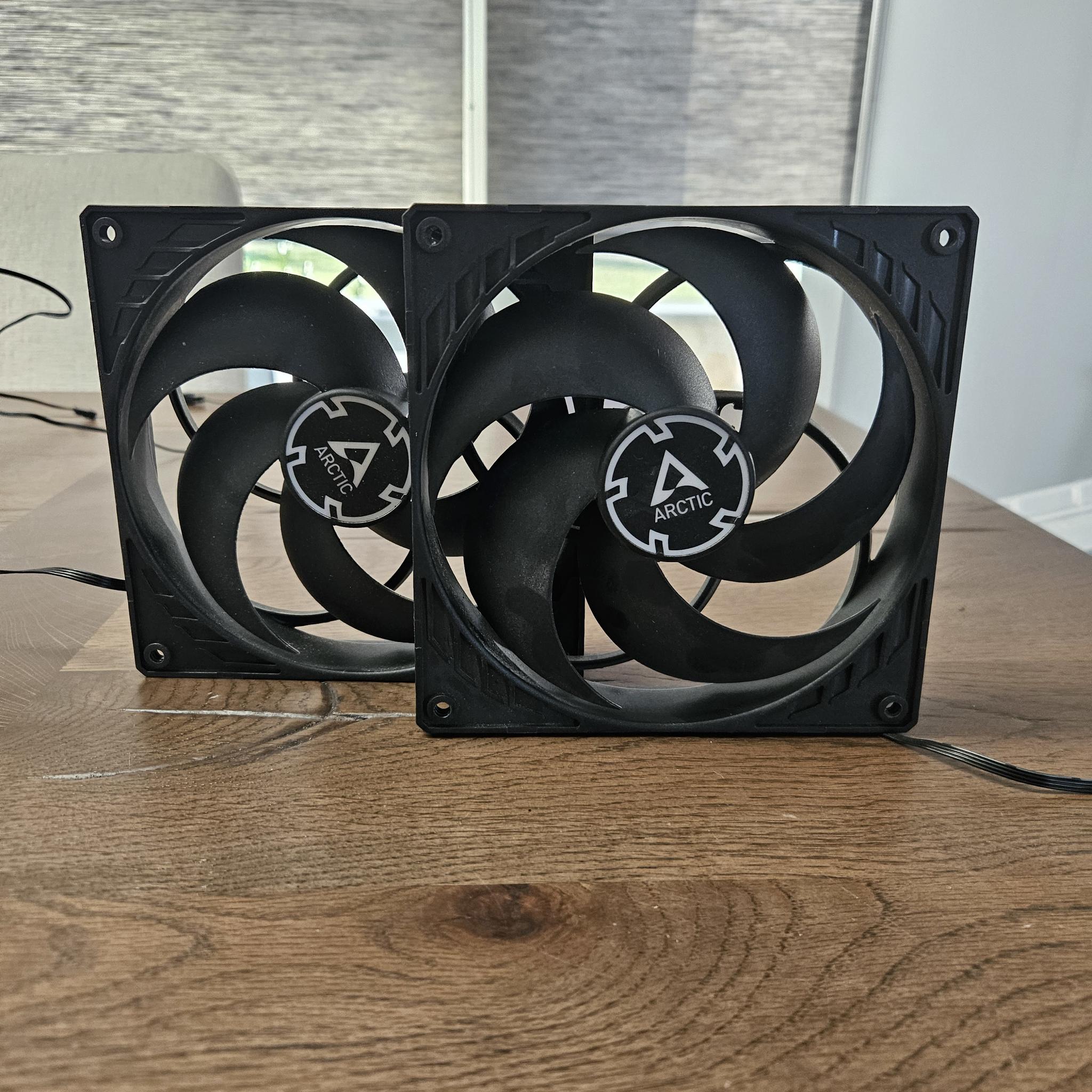 2x Atctic 140mm black fans