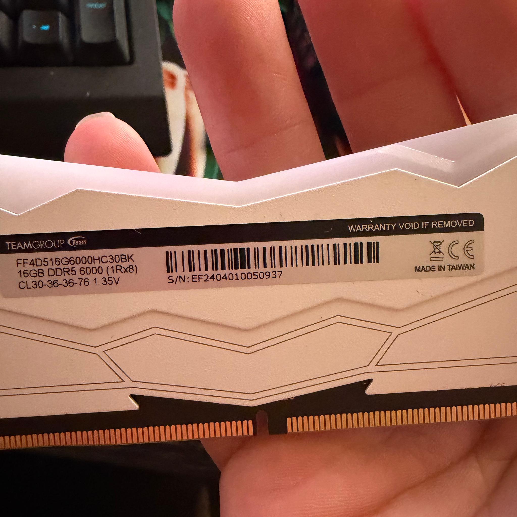 T-Force Delta RGB DDR5 32GB (2x16GB) 6000MHz CL30 – White – LIKE NEW