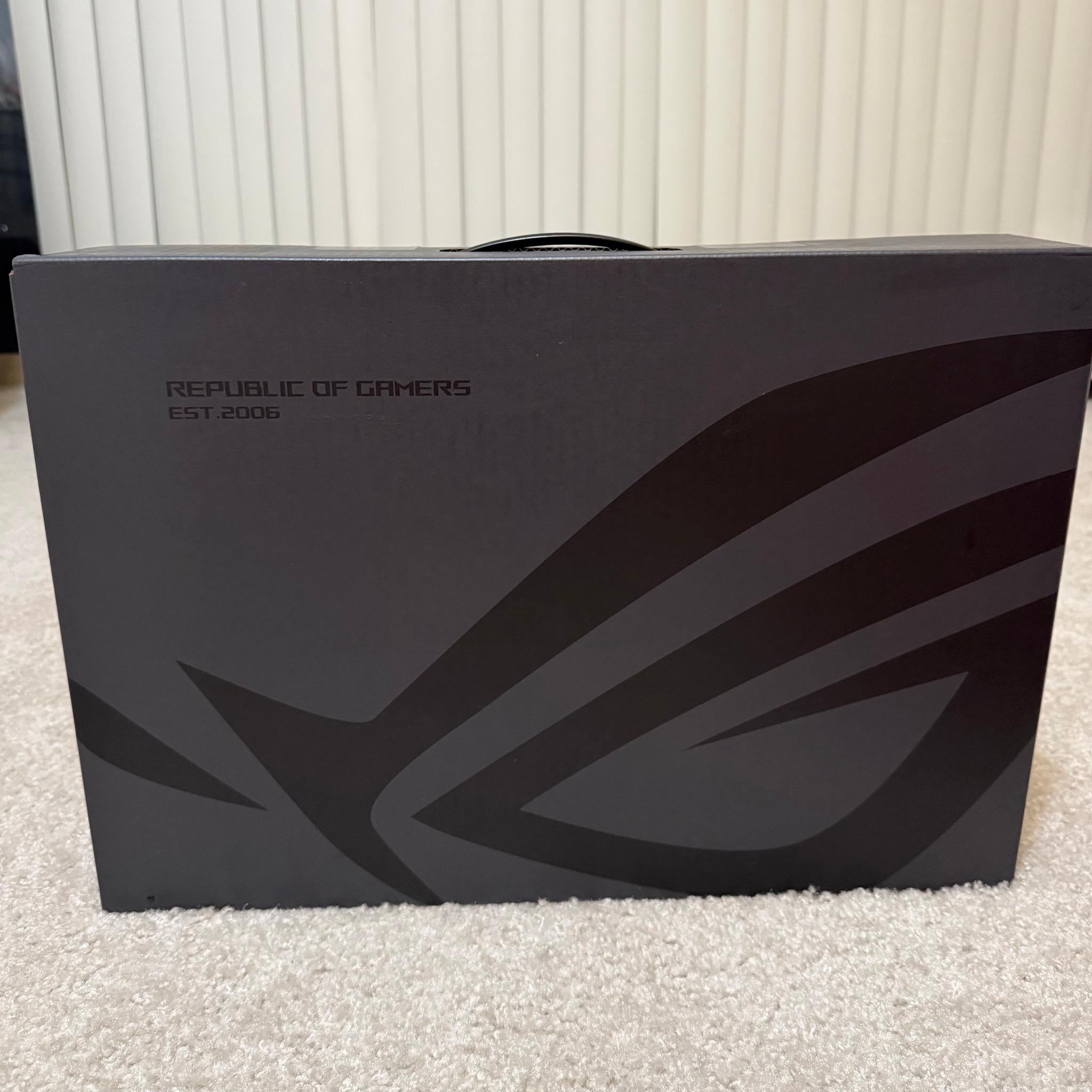 ASUS ROG Zephyrus G16 - OLED 2.5k 240Hz Gaming Laptop - Intel Core Ultra 9 - RTX 5080