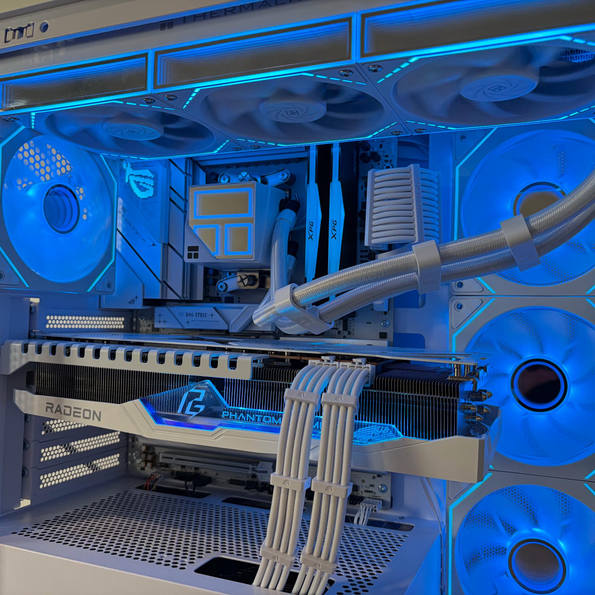 ❄️🐻‍❄️⚪Artic⚪AMD RX 7900 XT 20GB⚪AMD Ryzen 5 9600x⚪32GB DDR5⚪1TB NVME