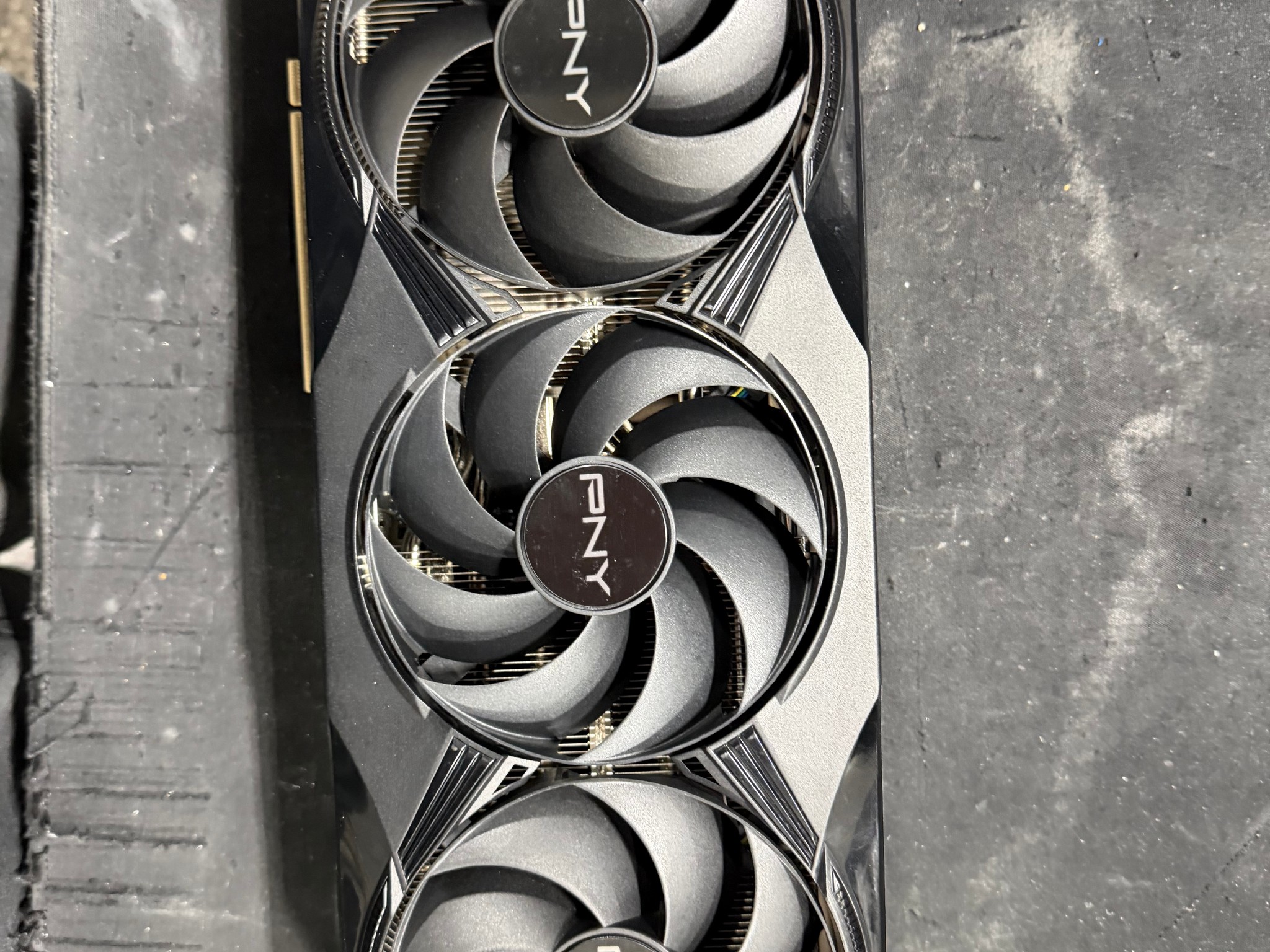 PNY GeForce RTX 5080 Triple Fan