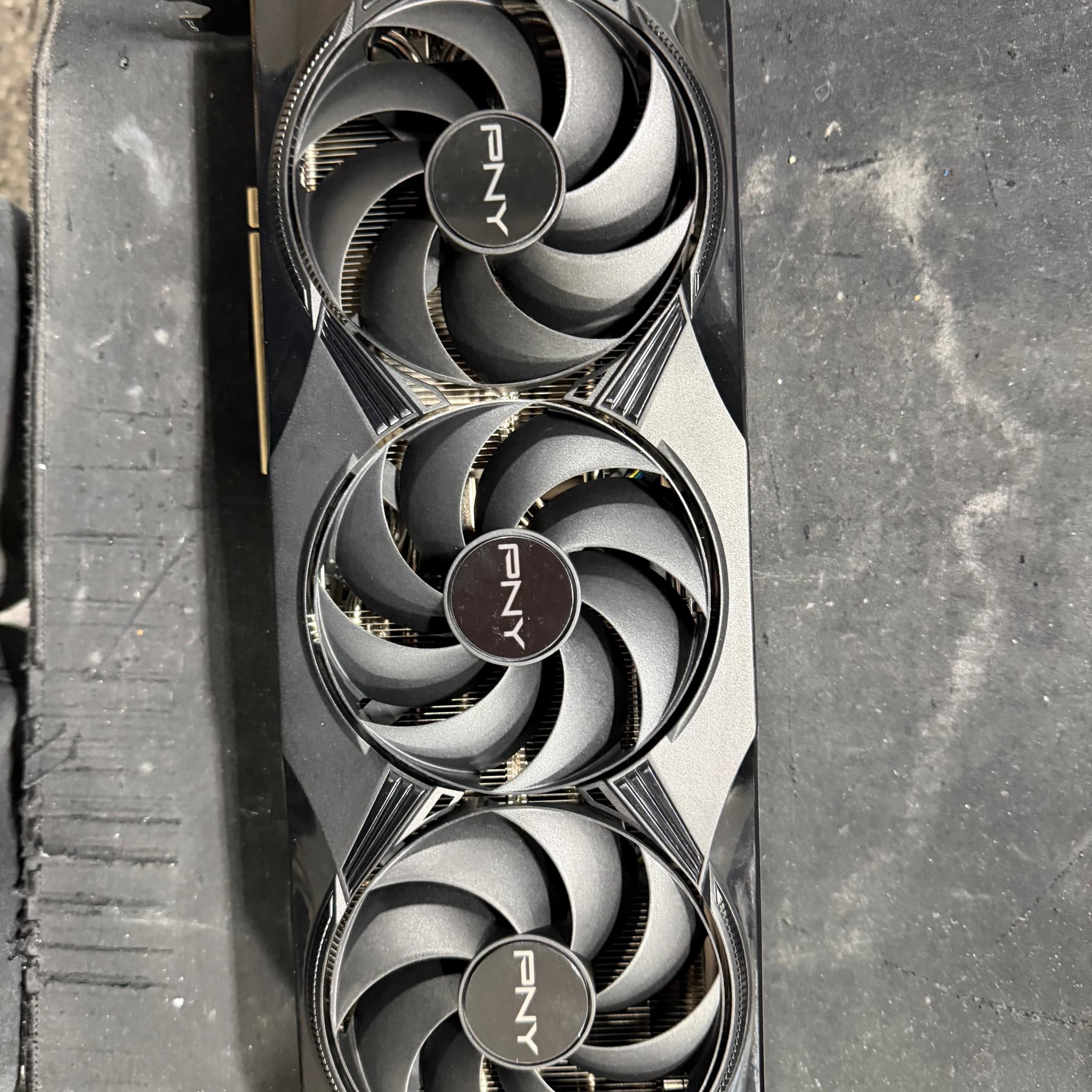 PNY GeForce RTX 5080 Triple Fan