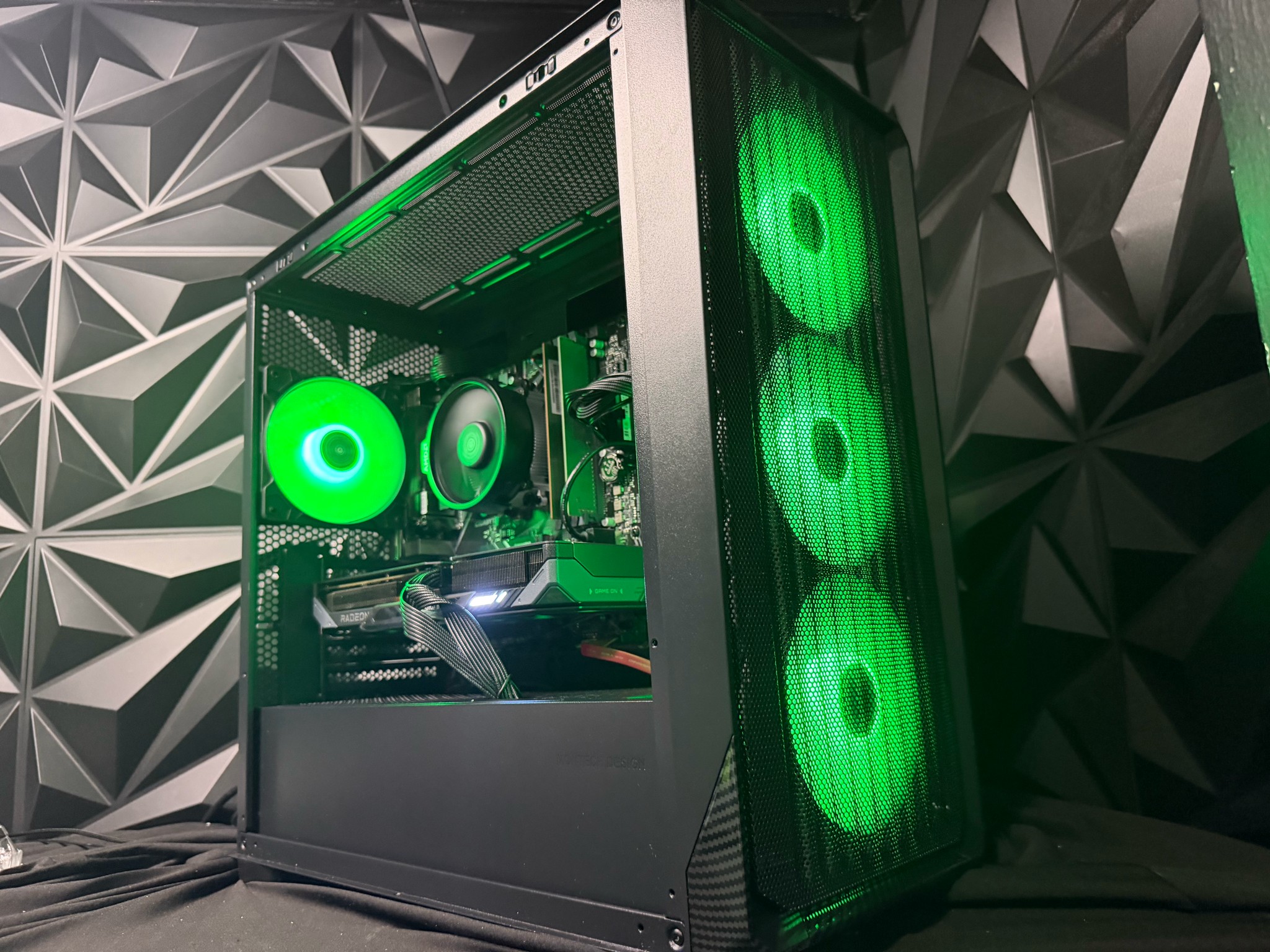 🖤⚡ DARK FIBER ⚡🖤 Ryzen 5 5500| RX 9060XT| 16 GB DDR4| 1.25 TB SSD| 650W PSU