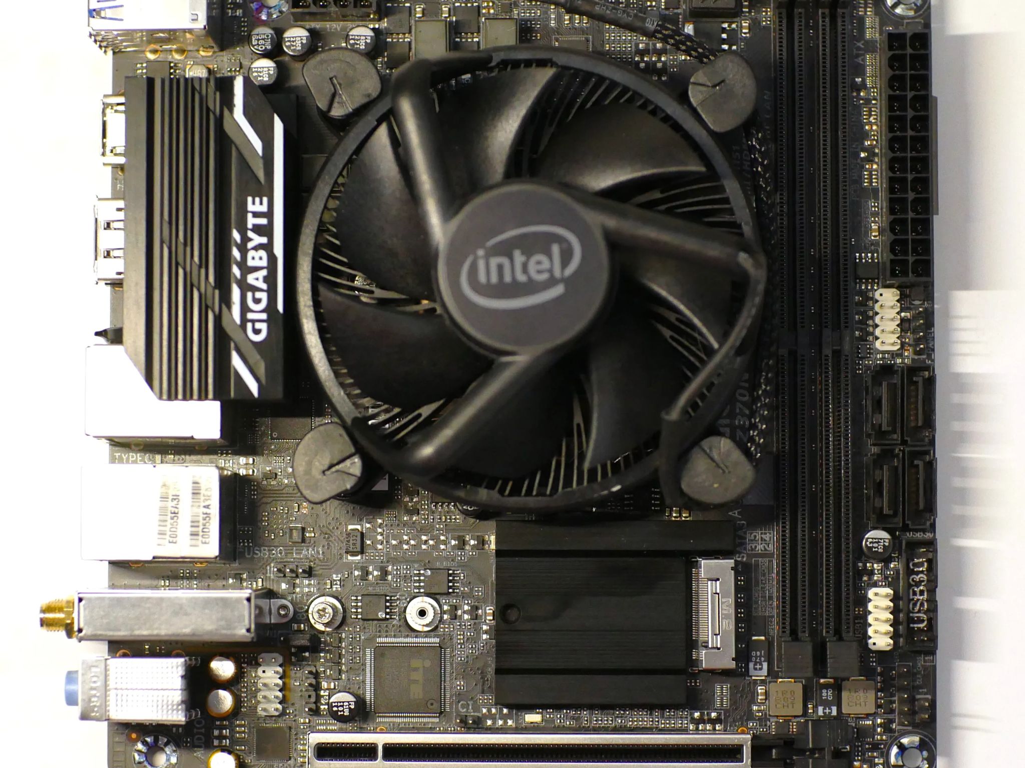 Gigabyte Z370n ITX WIFI Motherboard | I5 9400f | 32GB DDR4 crucial 3200MHz | one RAM slot is bad