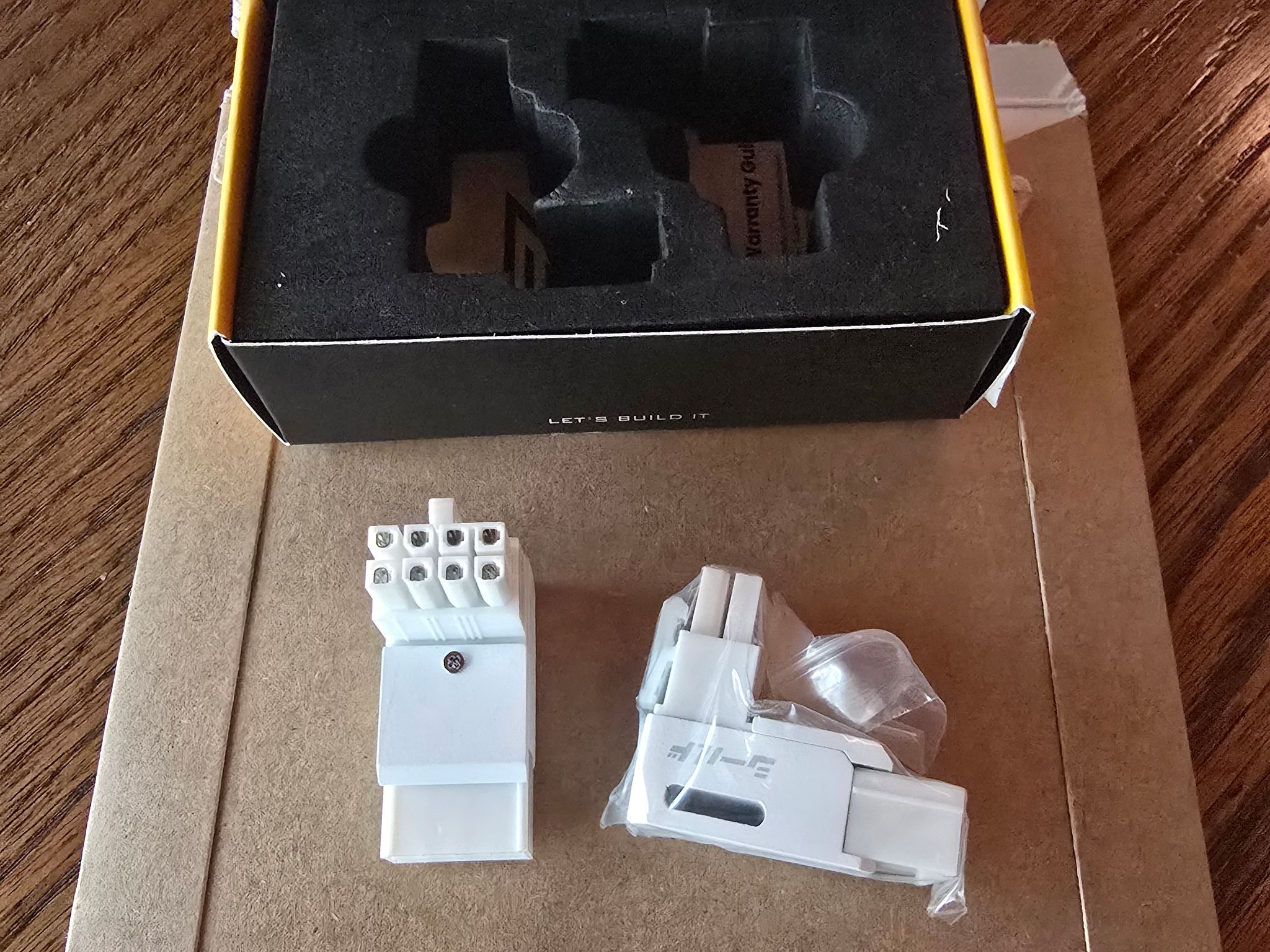 8-Pin PCIe GPU Power Adapter 90-Degree Angled Connector Aluminum White RVS 2 pack