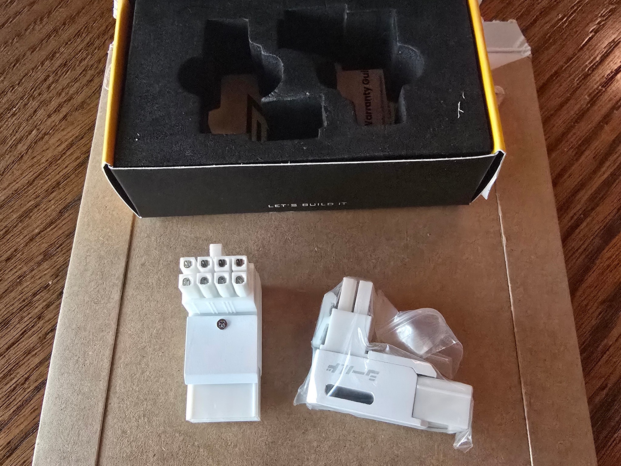 8-Pin PCIe GPU Power Adapter 90-Degree Angled Connector Aluminum White RVS 2 pack