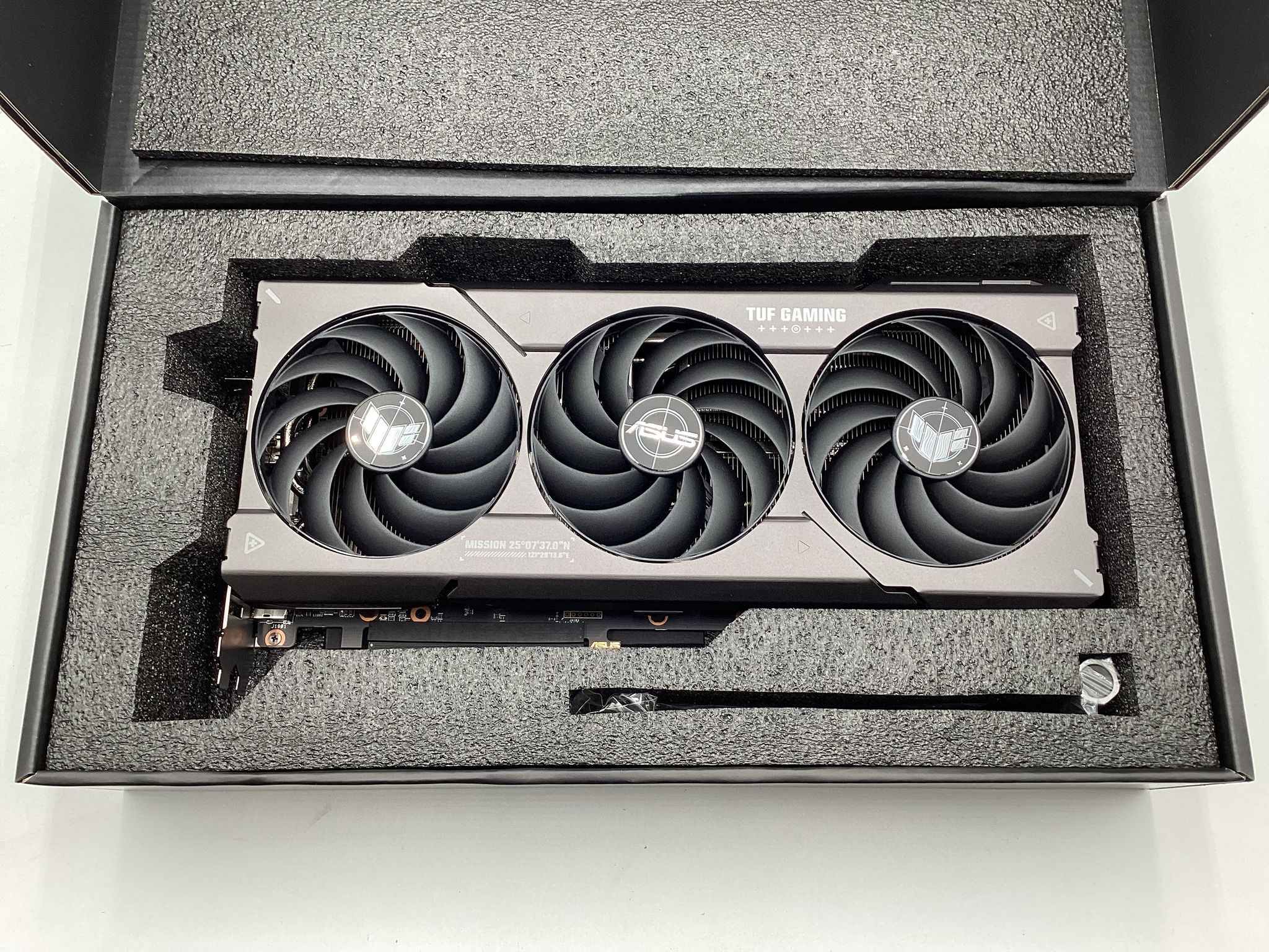 ASUS TUF Gaming Radeon™ RX 7800 XT OC Edition 16GB GDDR6 (PCIe 4.0, 12GB GDDR6, HDMI 2.1